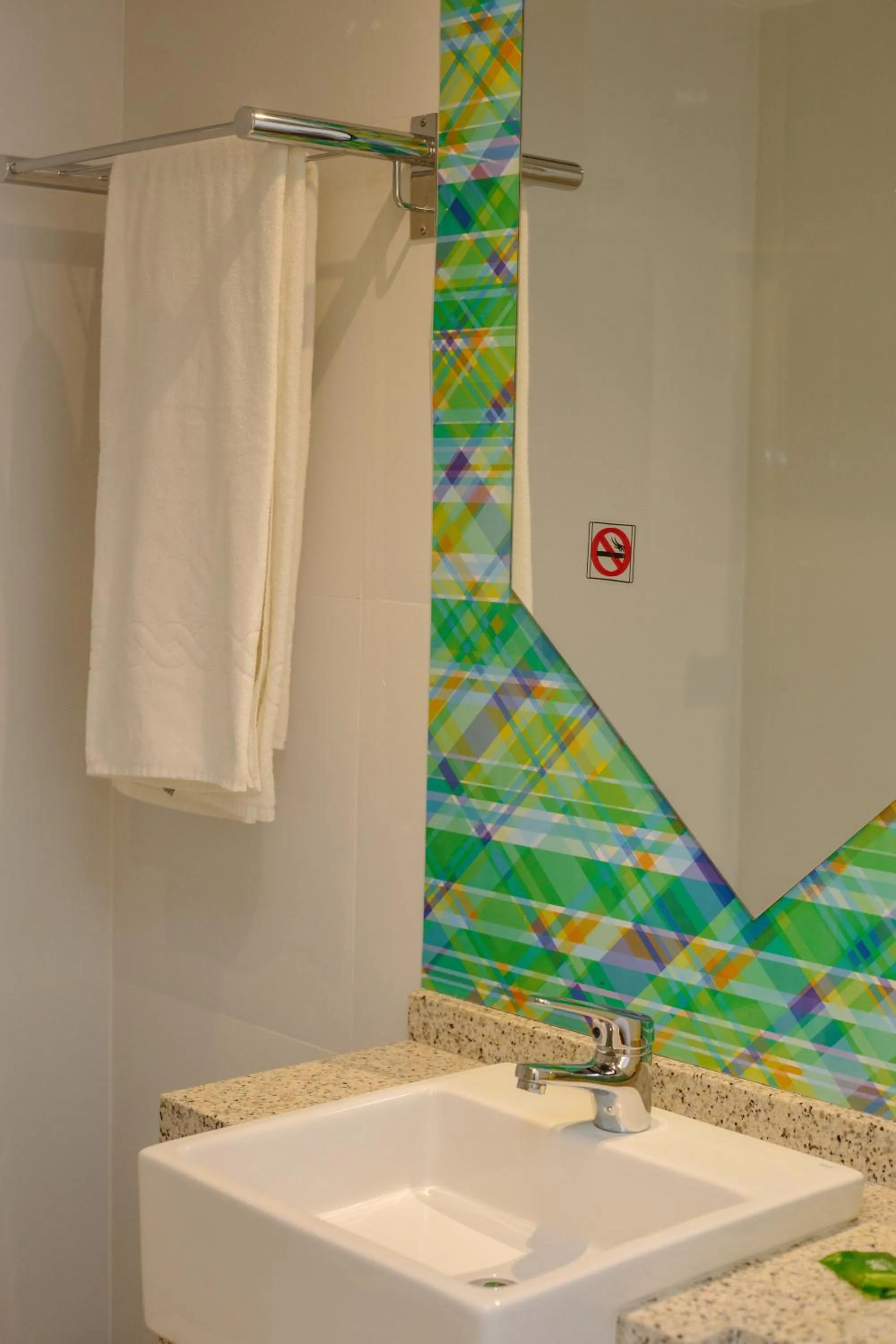 Bathroom in ibis Styles Campina Grande