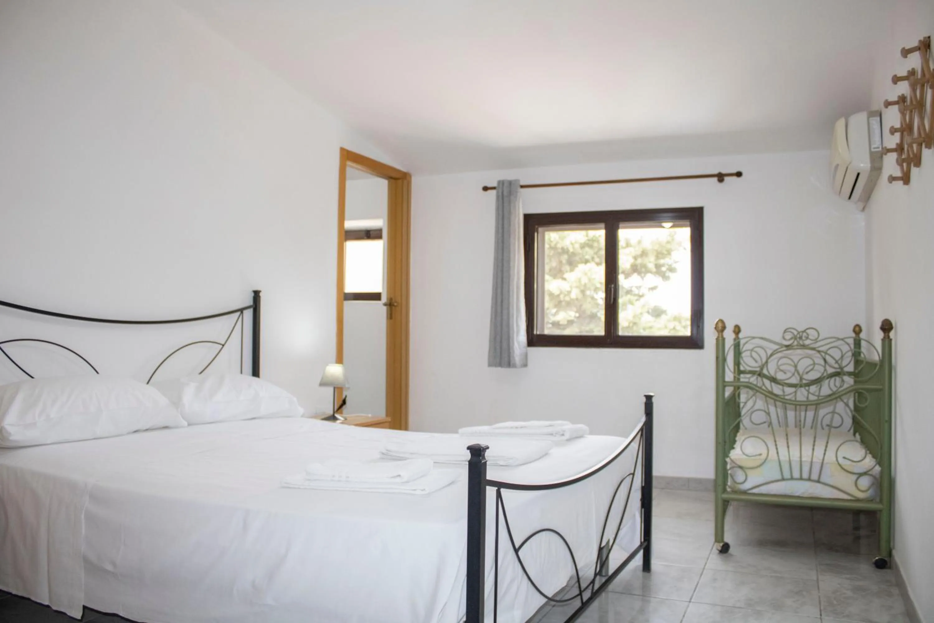 Bedroom, Bed in Agriturismo Bellajo - Ville Rustiche con Piscina