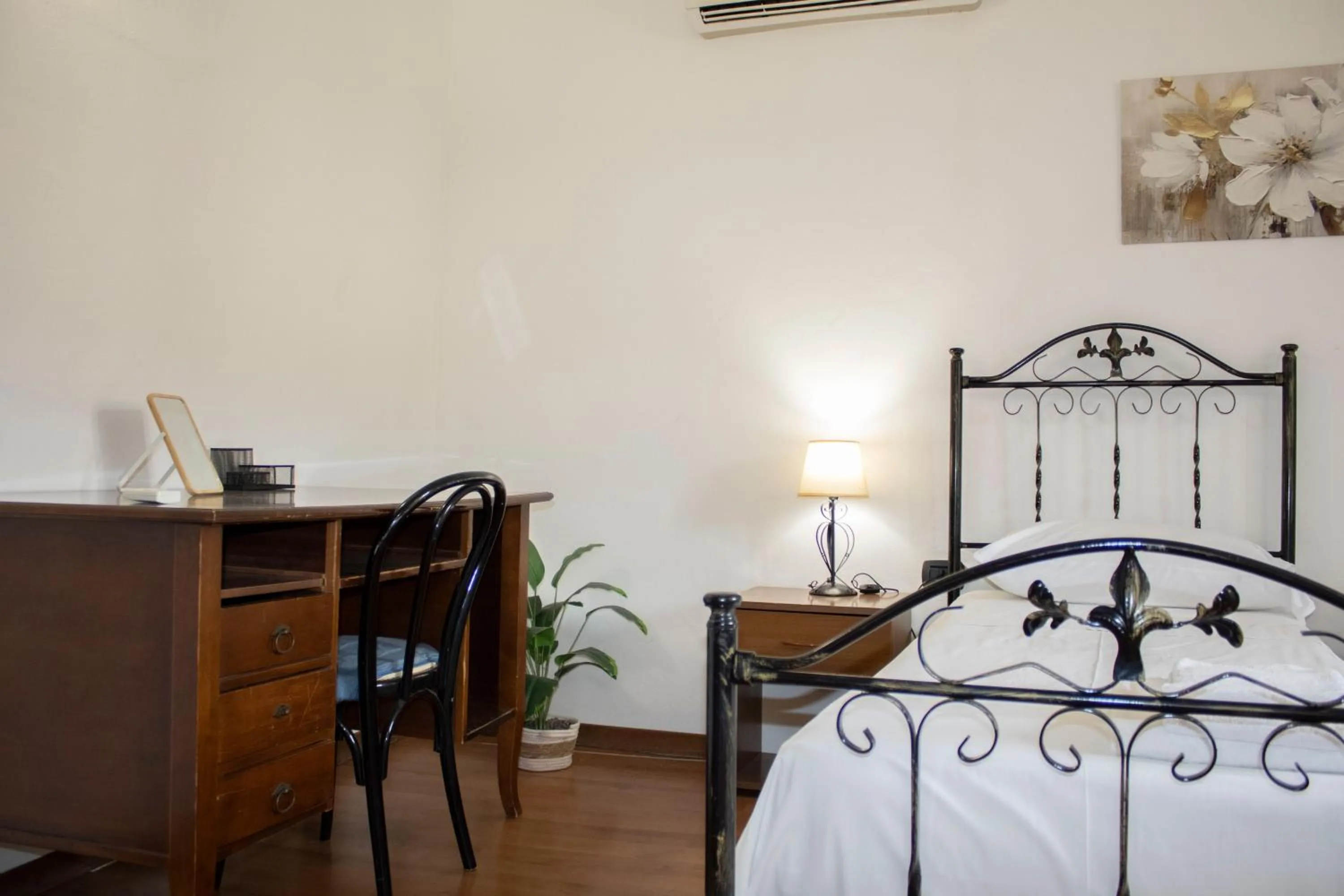 Bedroom, Bed in Agriturismo Bellajo - Ville Rustiche con Piscina