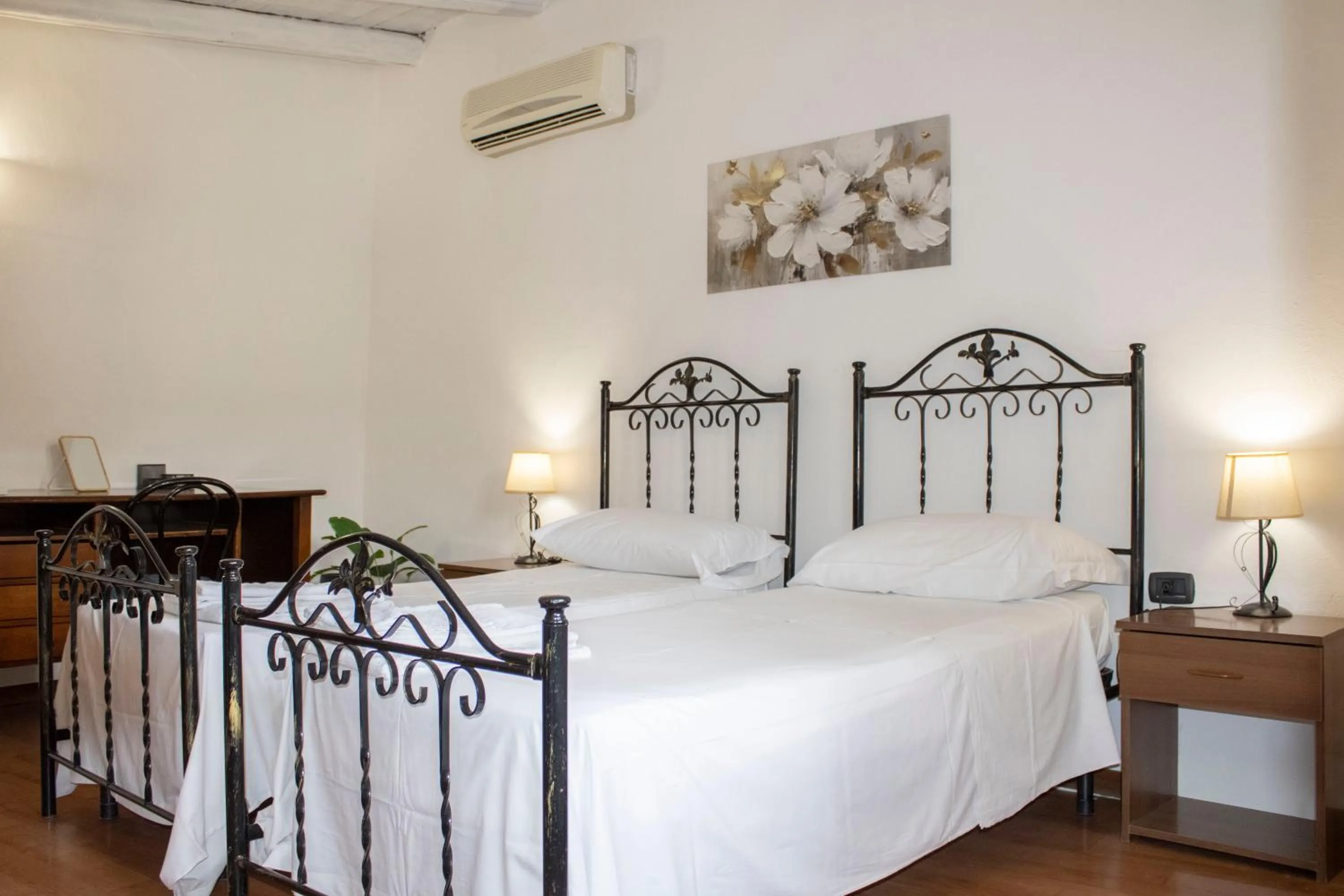 Bedroom, Bed in Agriturismo Bellajo - Ville Rustiche con Piscina