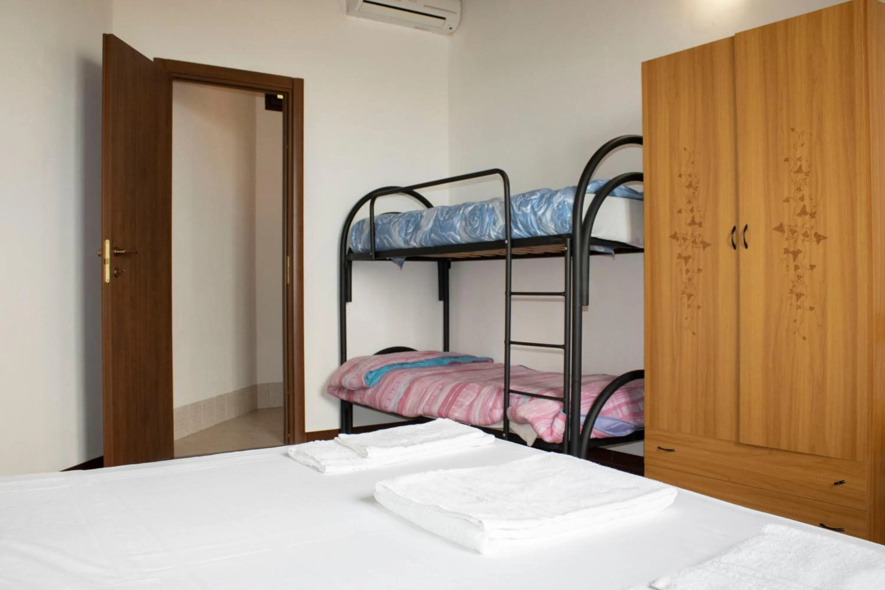 Bedroom, Bed in Agriturismo Bellajo - Ville Rustiche con Piscina