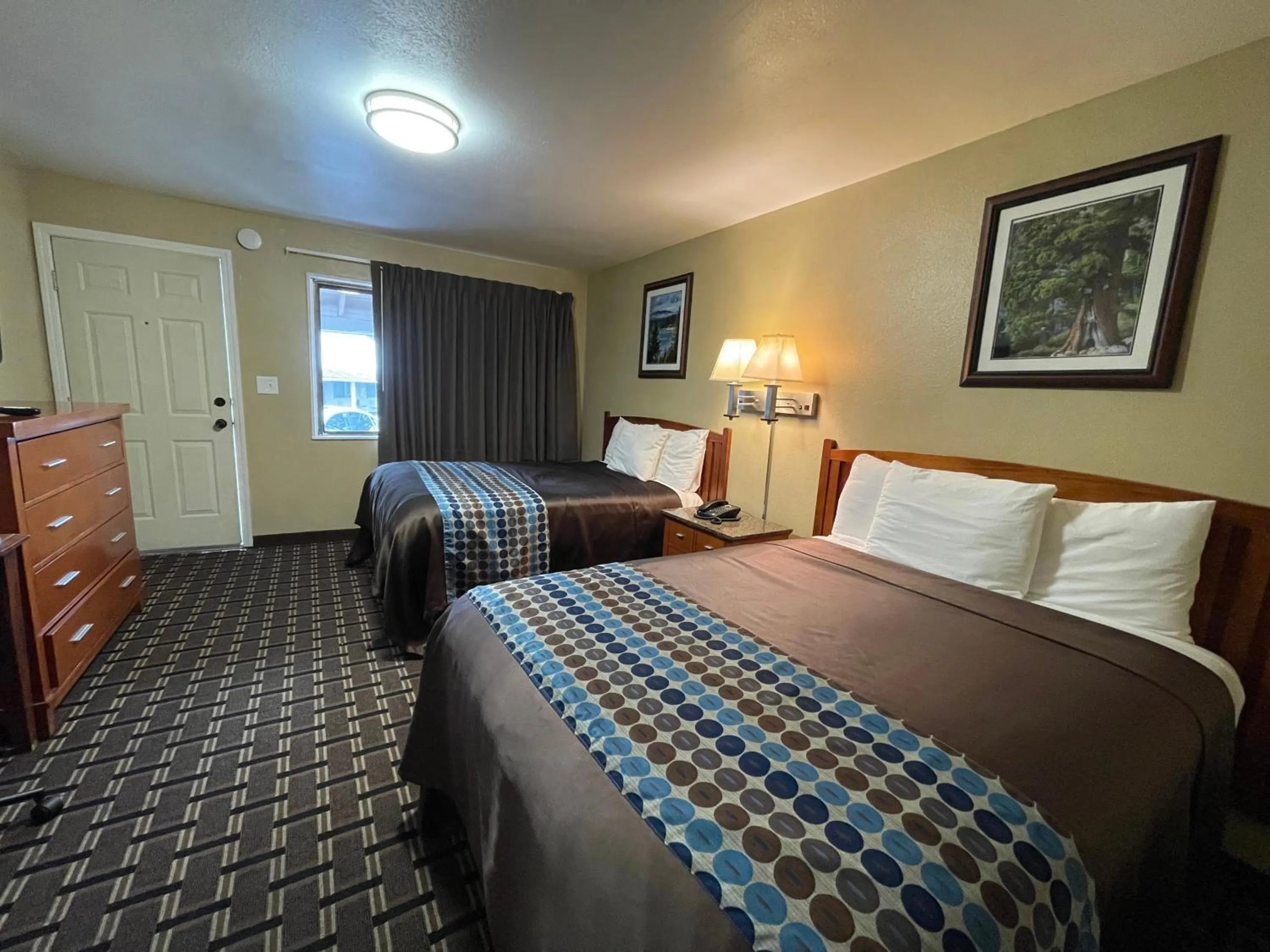 Bed in Tahoe Hacienda Inn