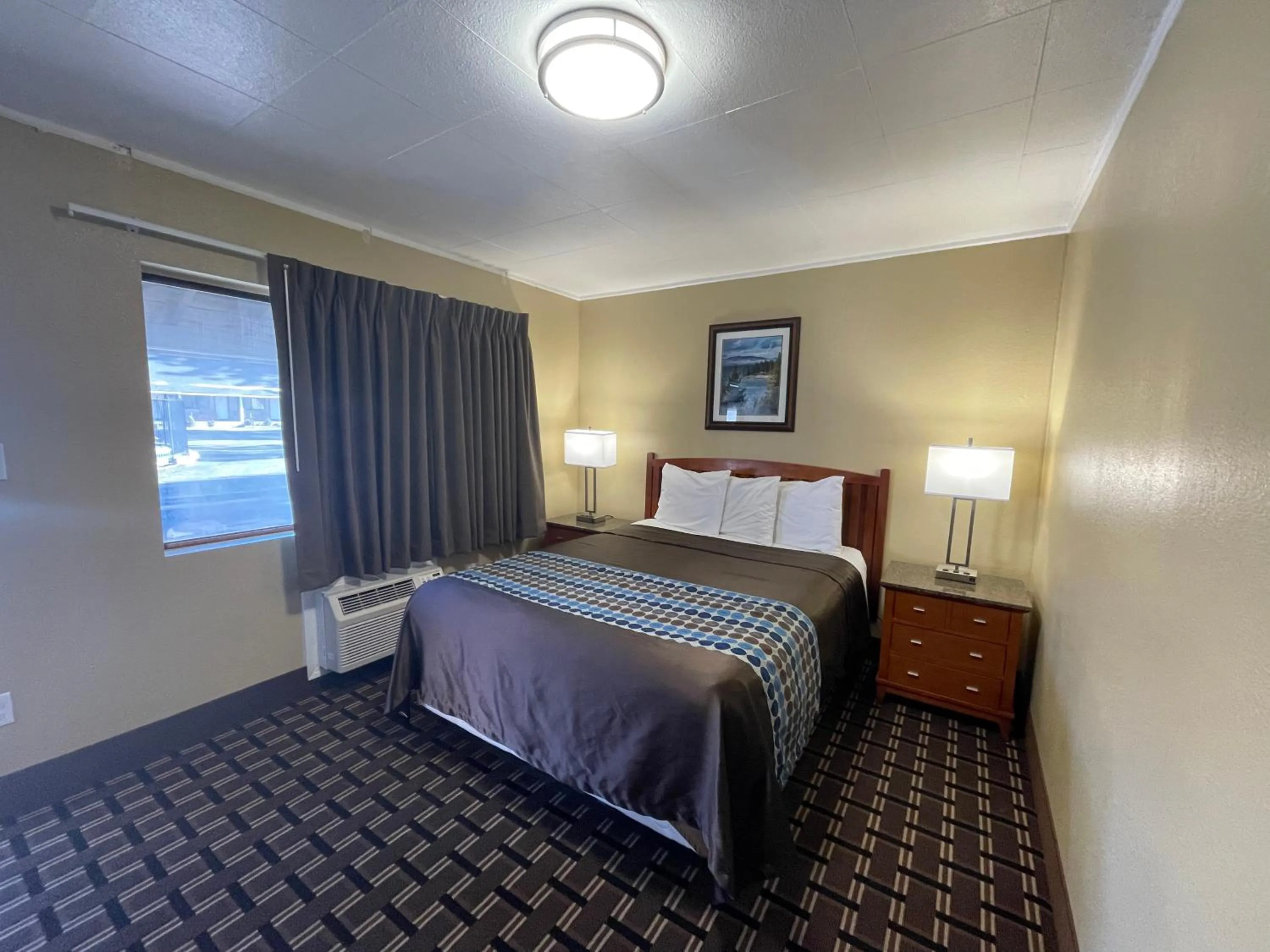 Bed in Tahoe Hacienda Inn