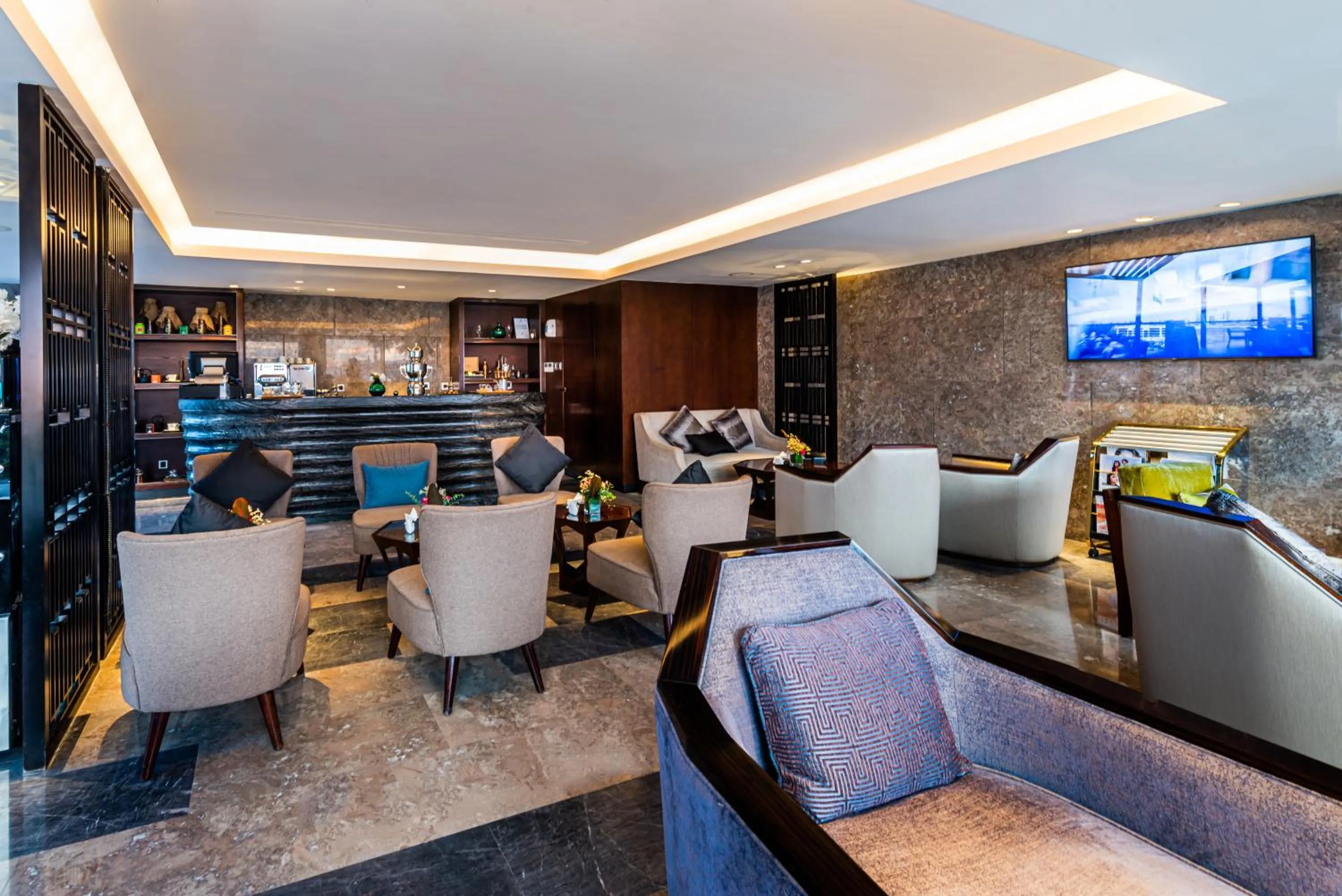 Lounge or bar in Narcissus Obhur Resort & Spa