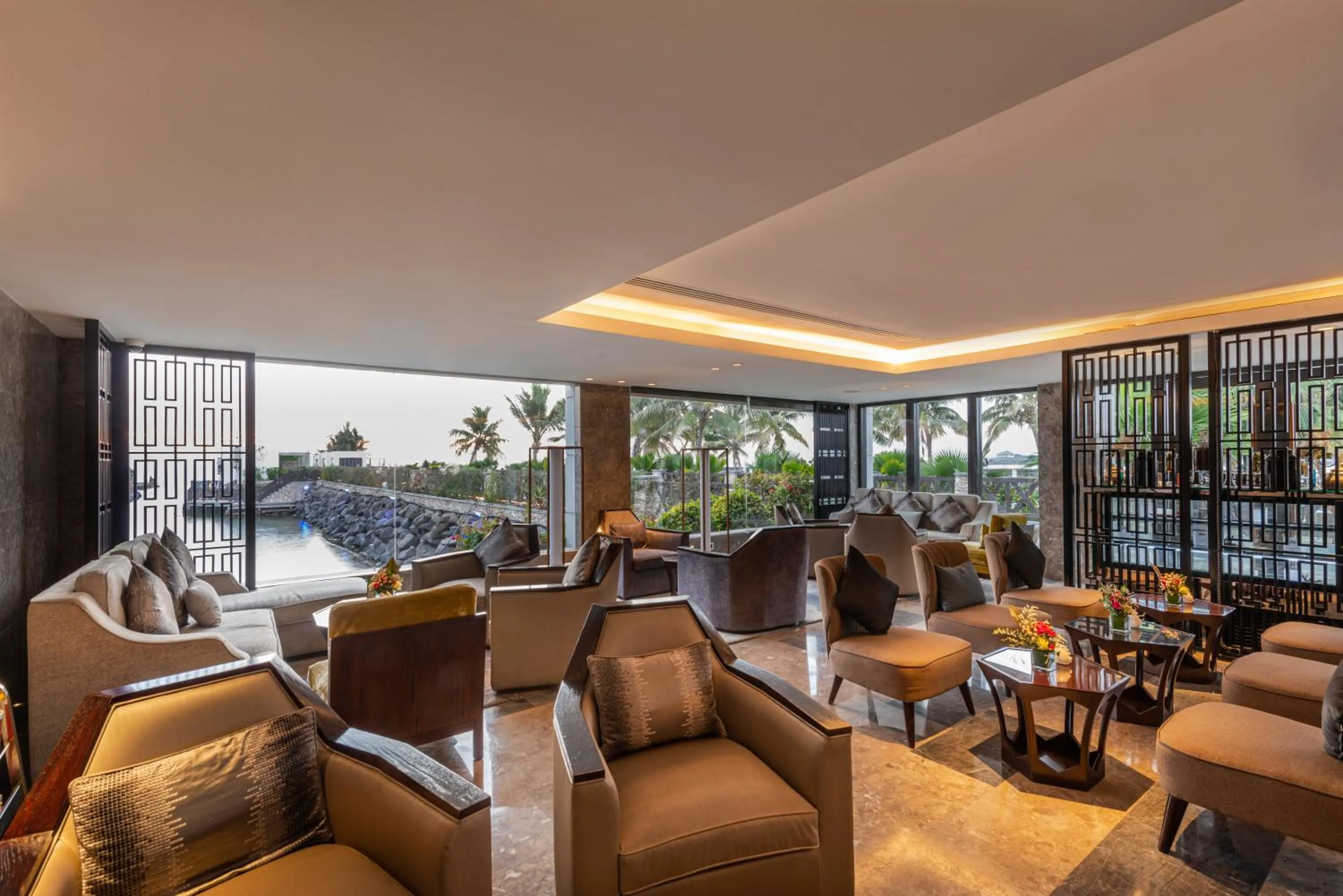 Lounge or bar in Narcissus Obhur Resort & Spa