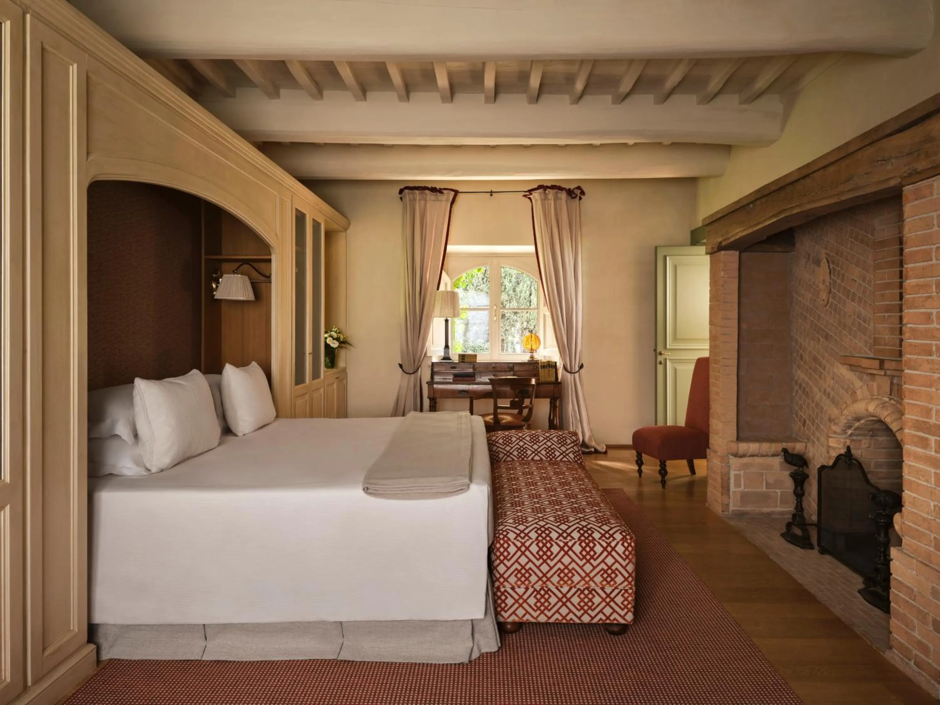 Bed in Castiglion del Bosco, A Rosewood Hotel