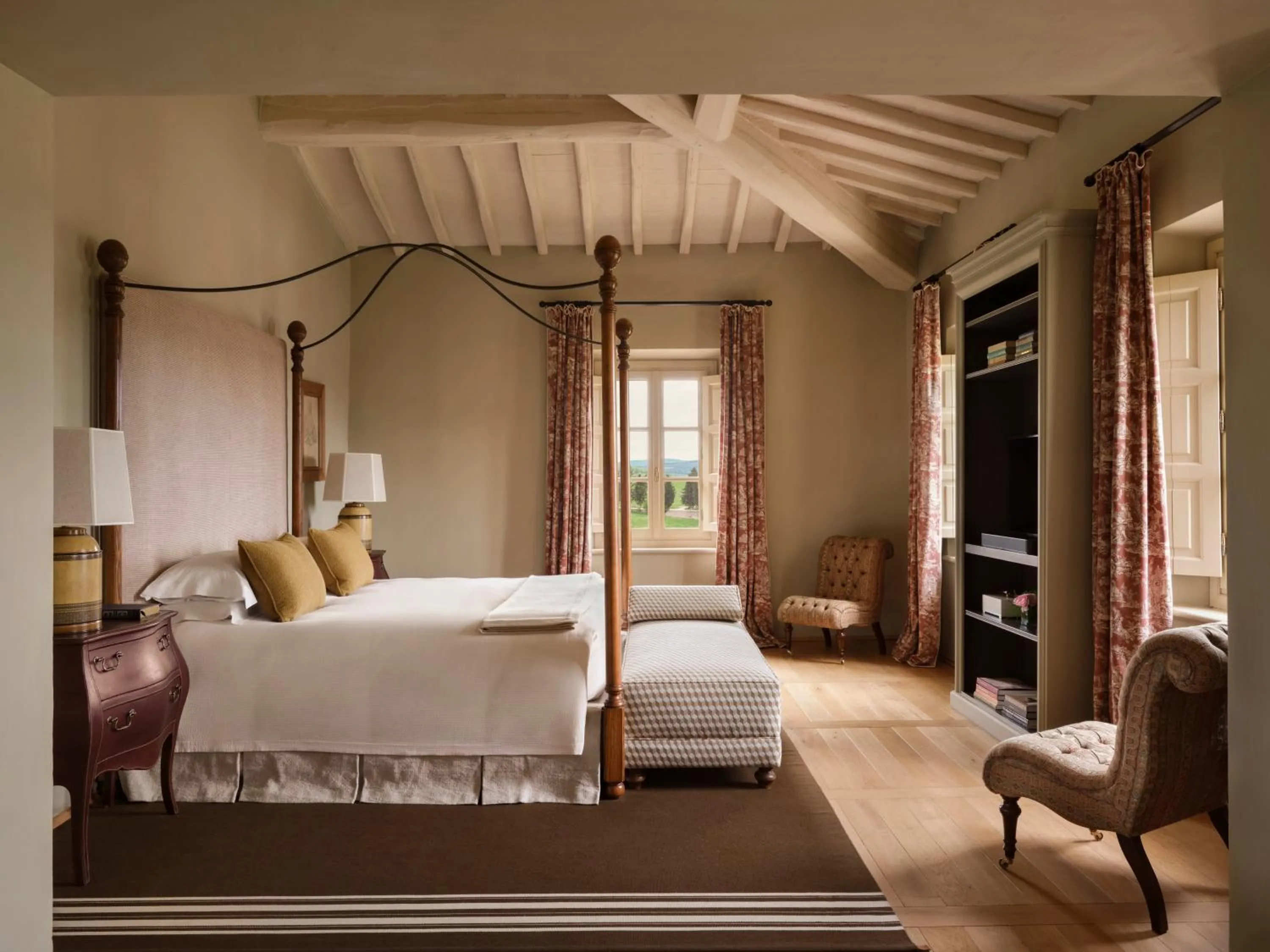 Bed in Castiglion del Bosco, A Rosewood Hotel