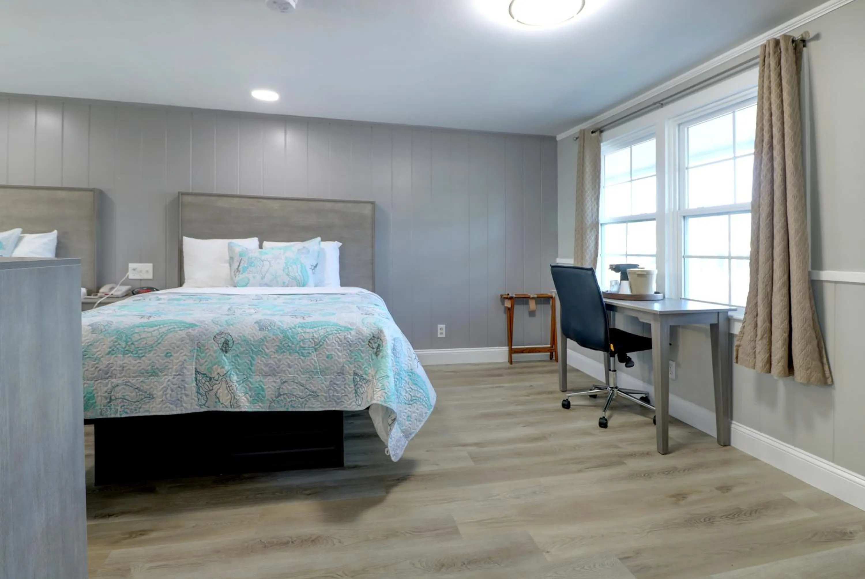 Bed in Windrift Motel