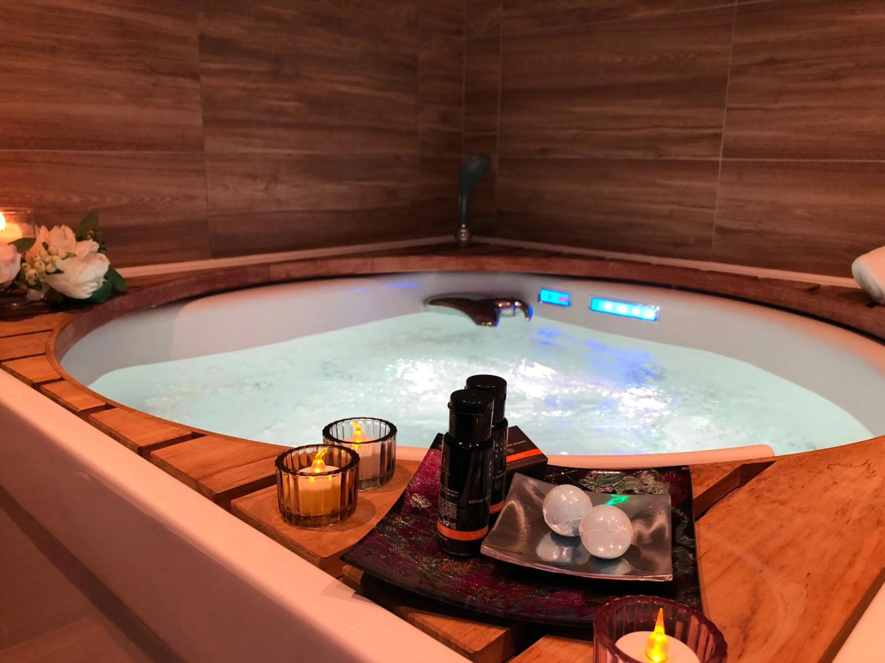 Hot Tub in Hospedería Casa Martell