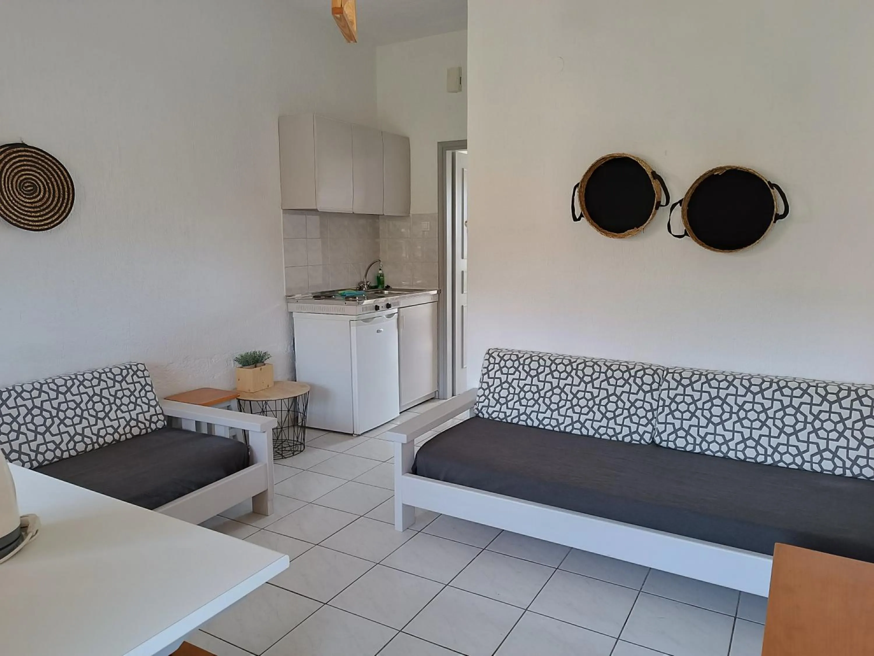 Kitchen or kitchenette in Emilia Apartments