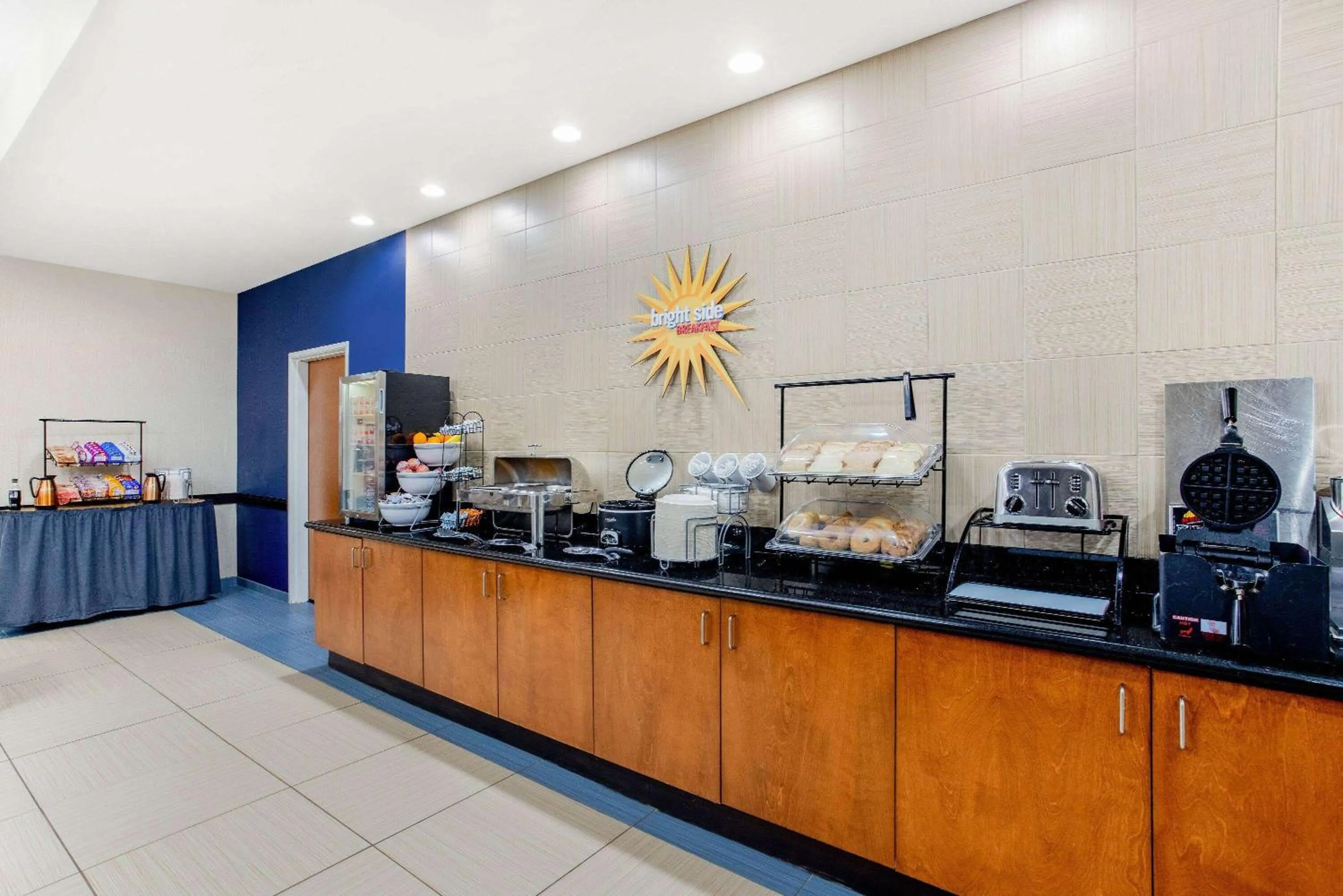 Breakfast in La Quinta by Wyndham Indianapolis Airport Plainfield