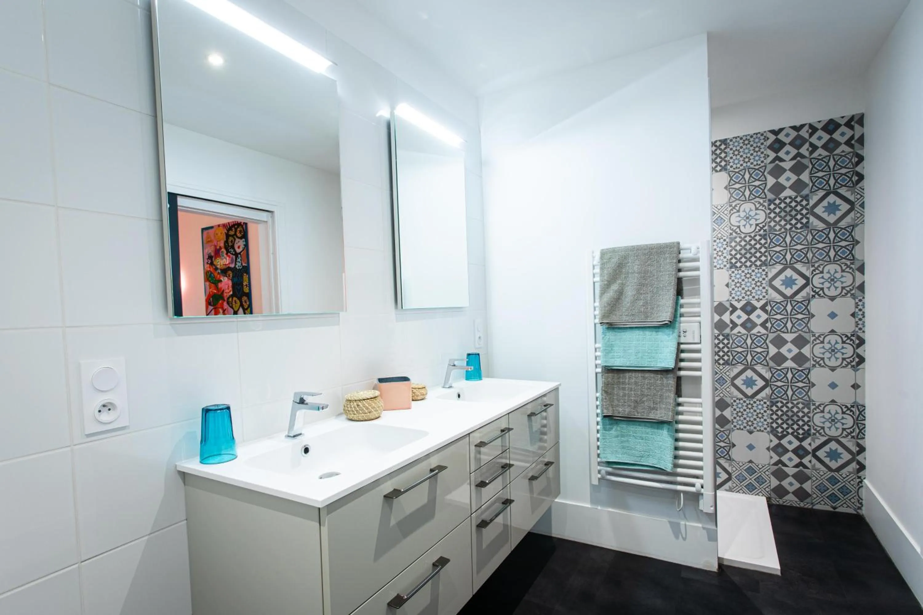 Shower in Le 49 Côté Parc & SPA