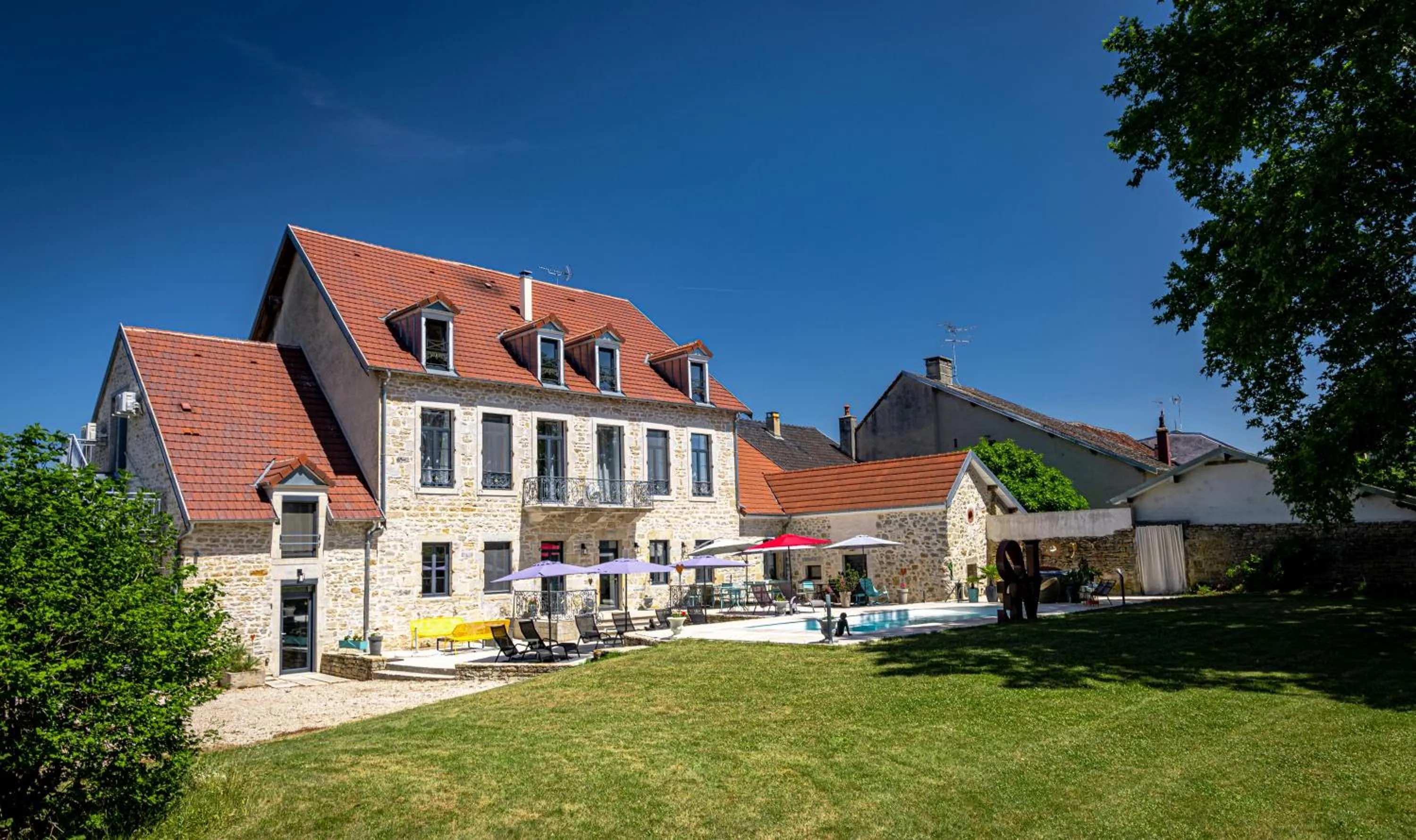 Property building in Le 49 Côté Parc & SPA