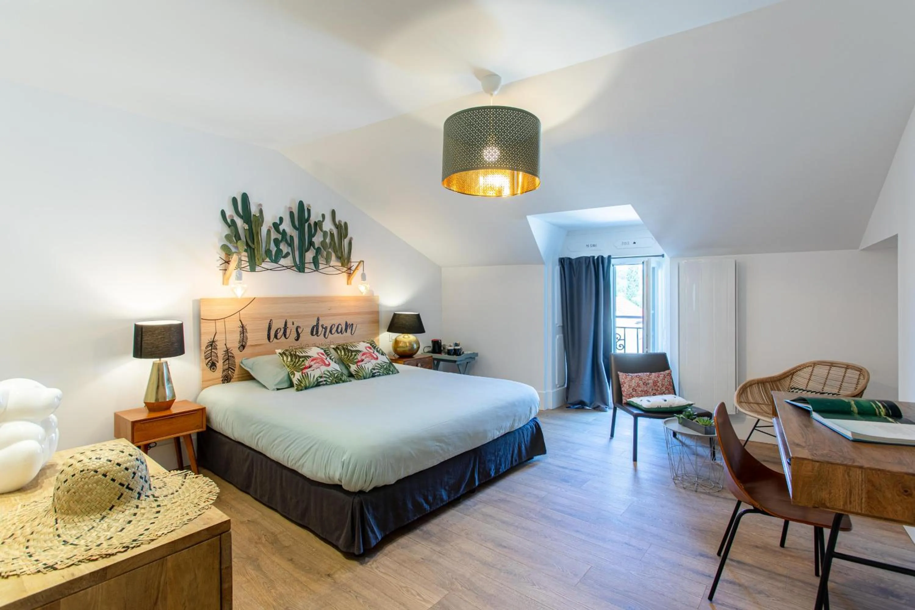 TV and multimedia, Bed in Le 49 Côté Parc & SPA