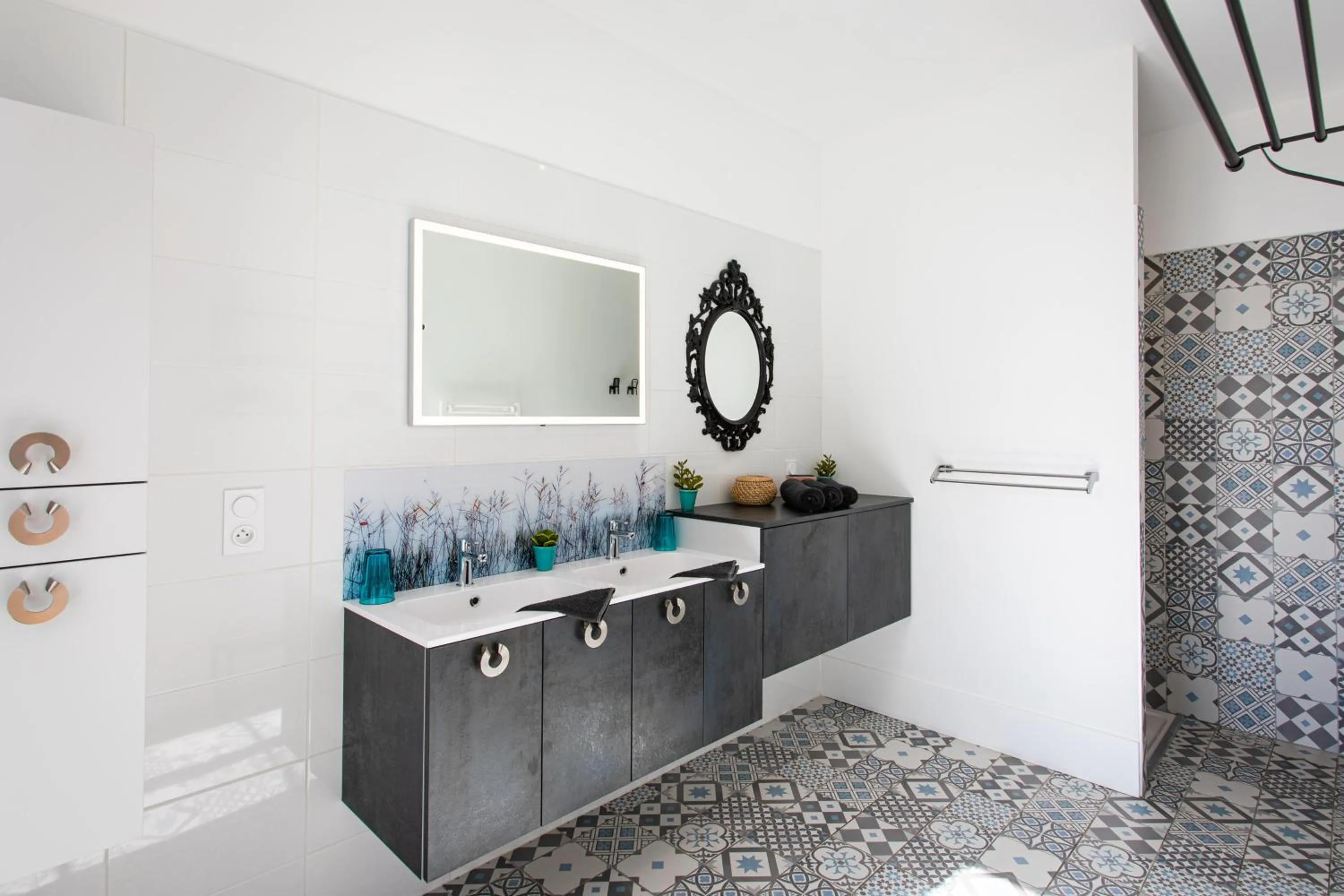 Shower in Le 49 Côté Parc & SPA