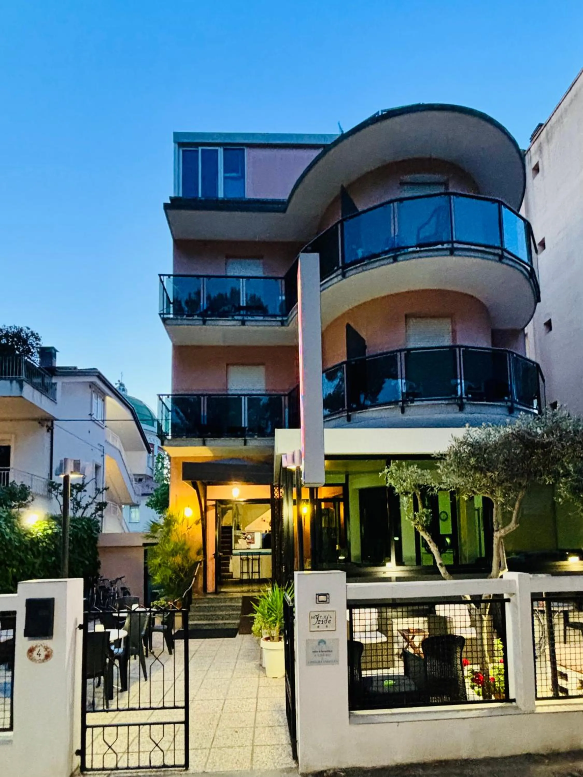 Property building in Hotel Iride Apartments & Rooms- ideale per famiglie e coppie