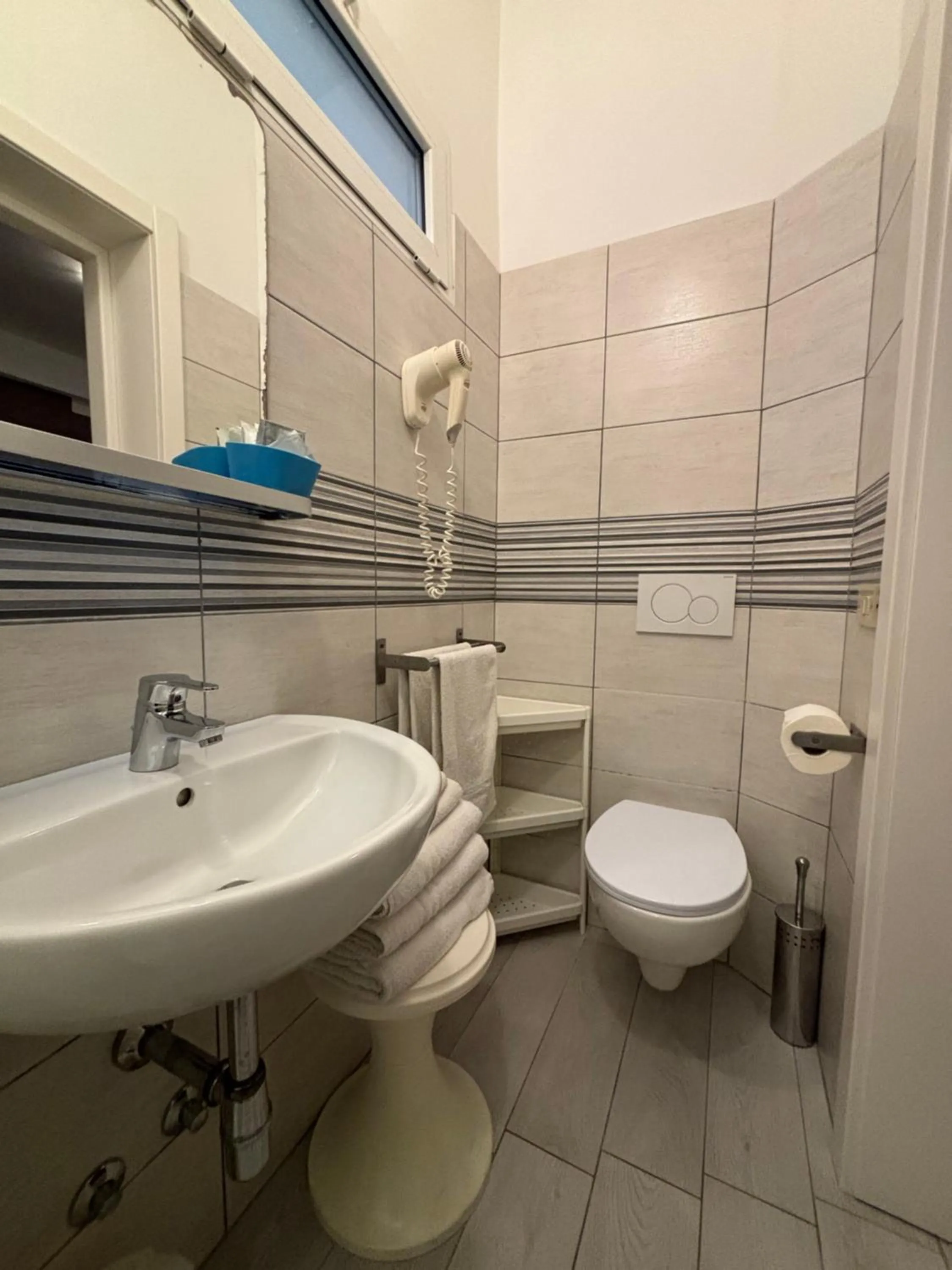 Shower in Hotel Iride Apartments & Rooms- ideale per famiglie e coppie