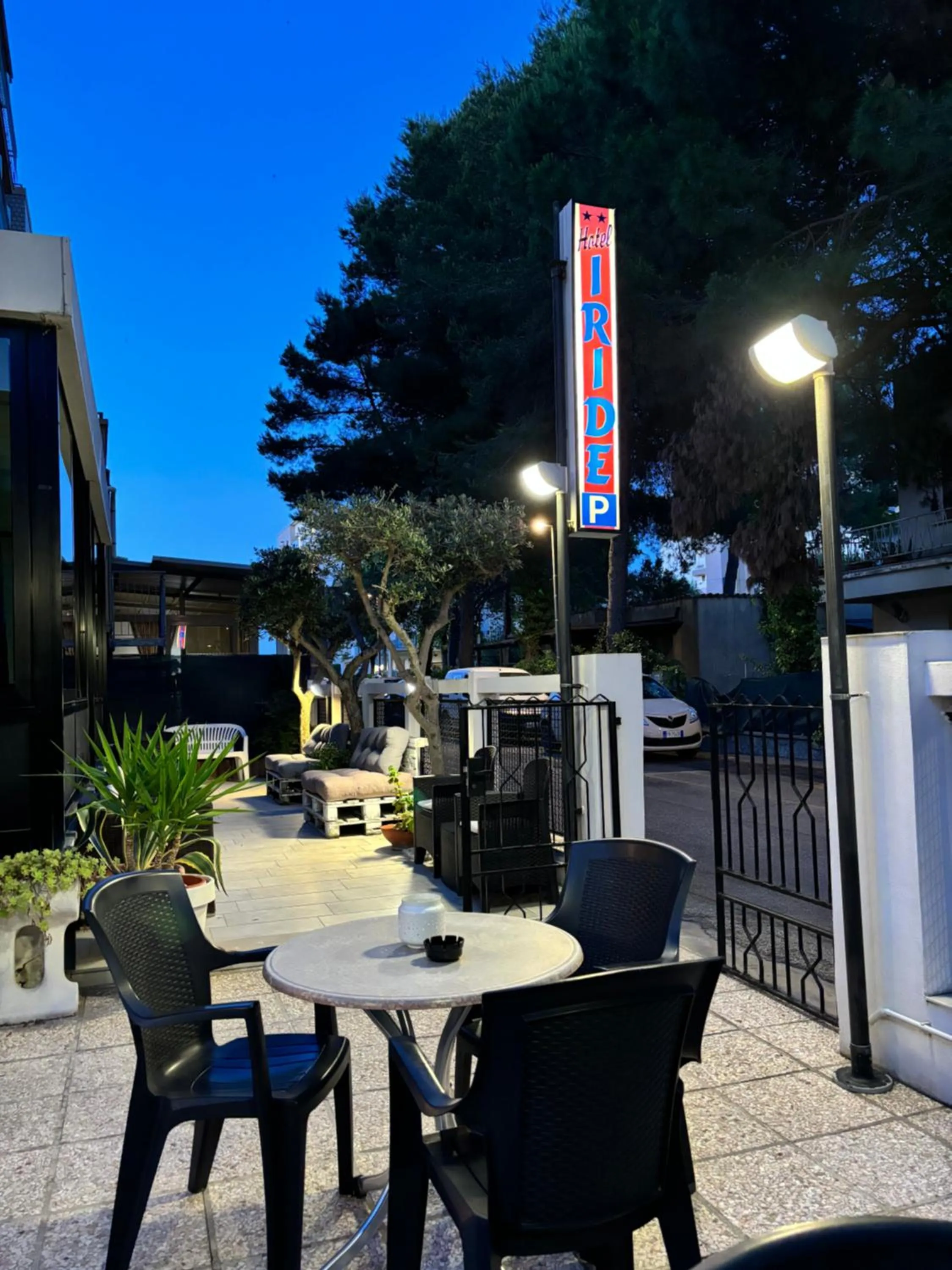 Property building in Hotel Iride Apartments & Rooms- ideale per famiglie e coppie