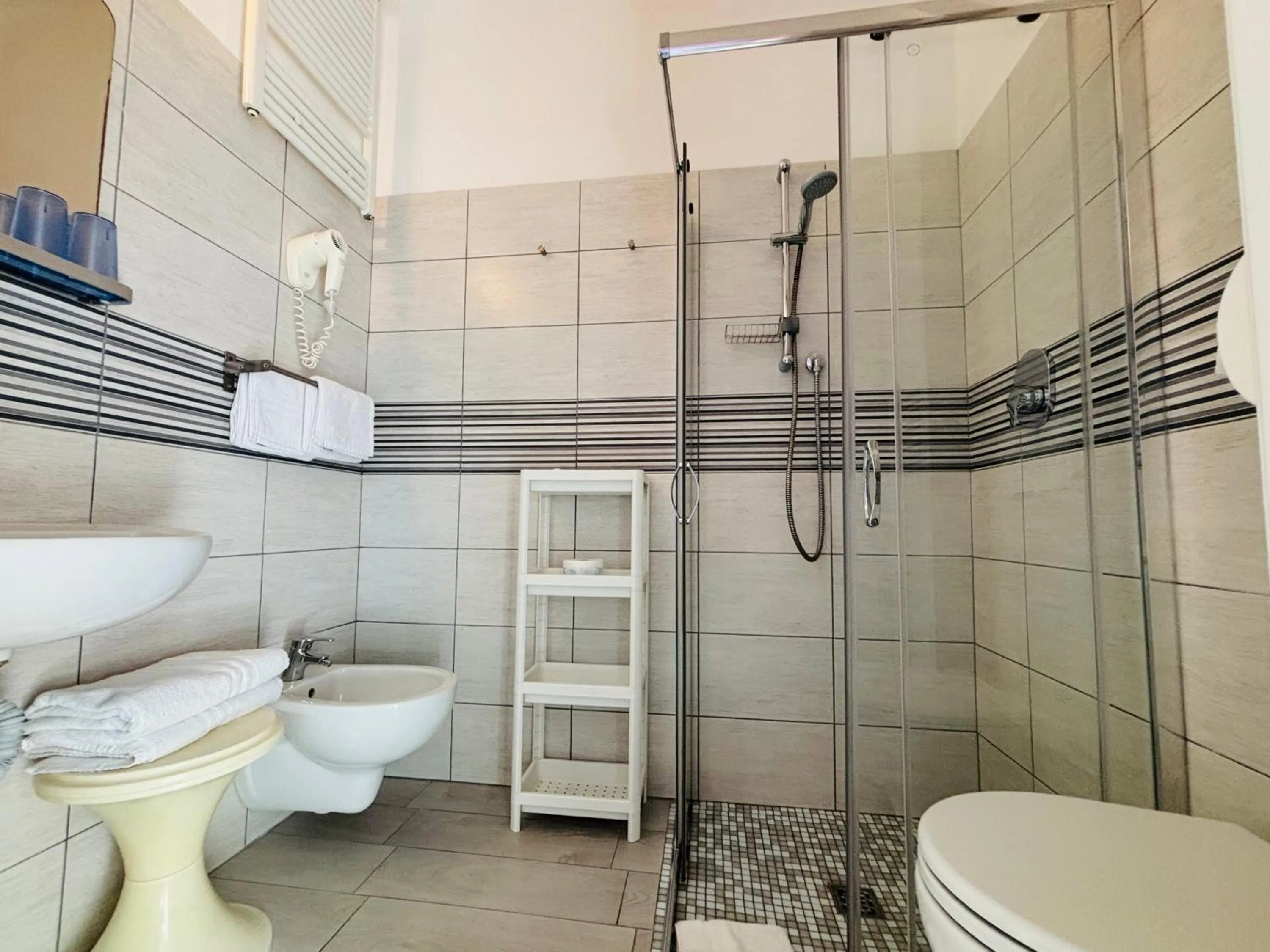 Bathroom in Hotel Iride Apartments & Rooms- ideale per famiglie e coppie