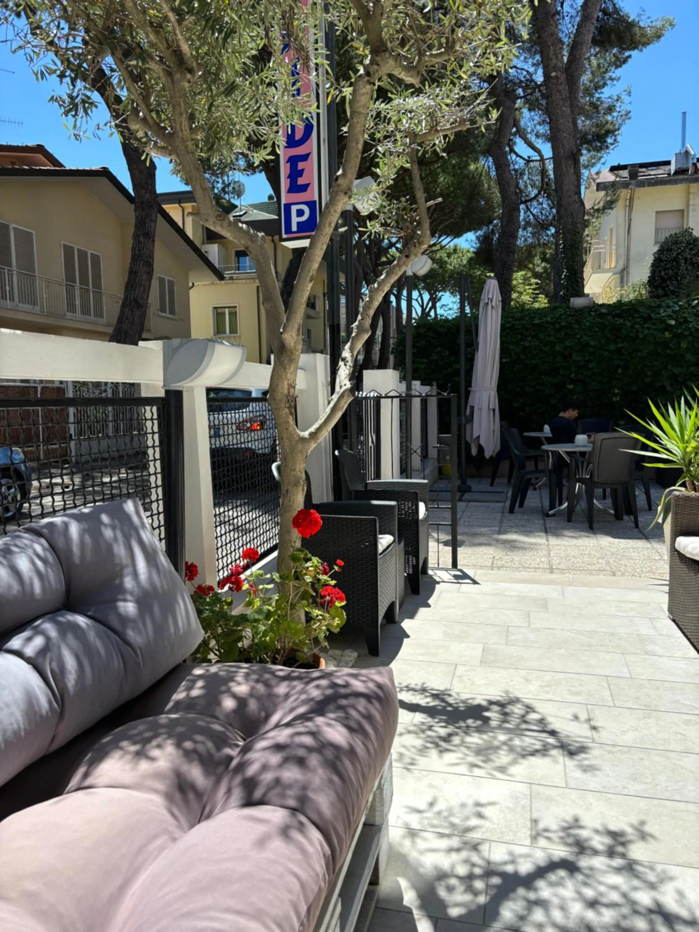 Property building in Hotel Iride Apartments & Rooms- ideale per famiglie e coppie