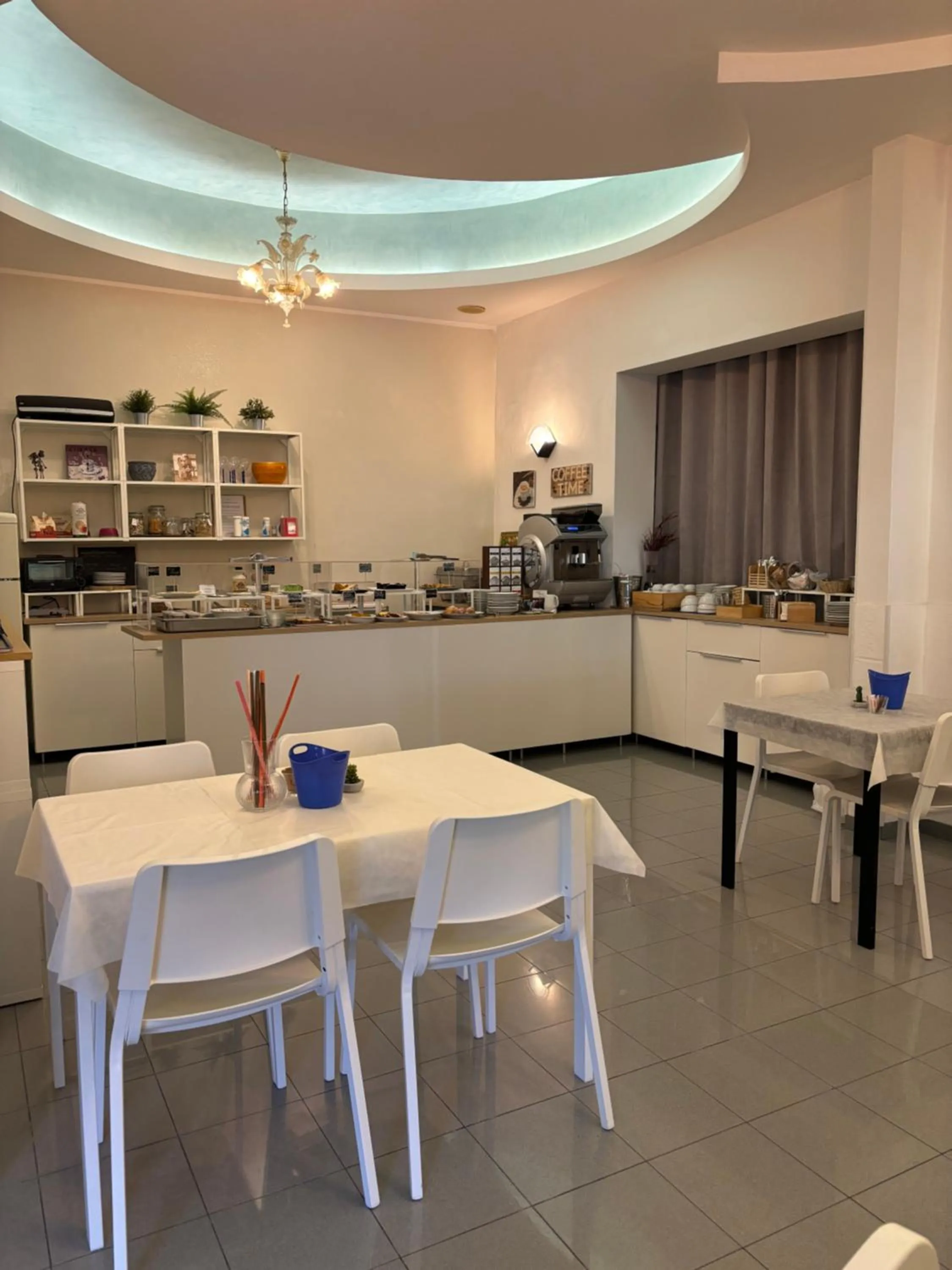 Breakfast in Hotel Iride Apartments & Rooms- ideale per famiglie e coppie