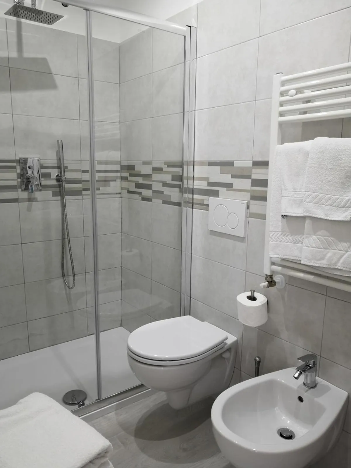 Bathroom in Hotel Iride Apartments & Rooms- ideale per famiglie e coppie