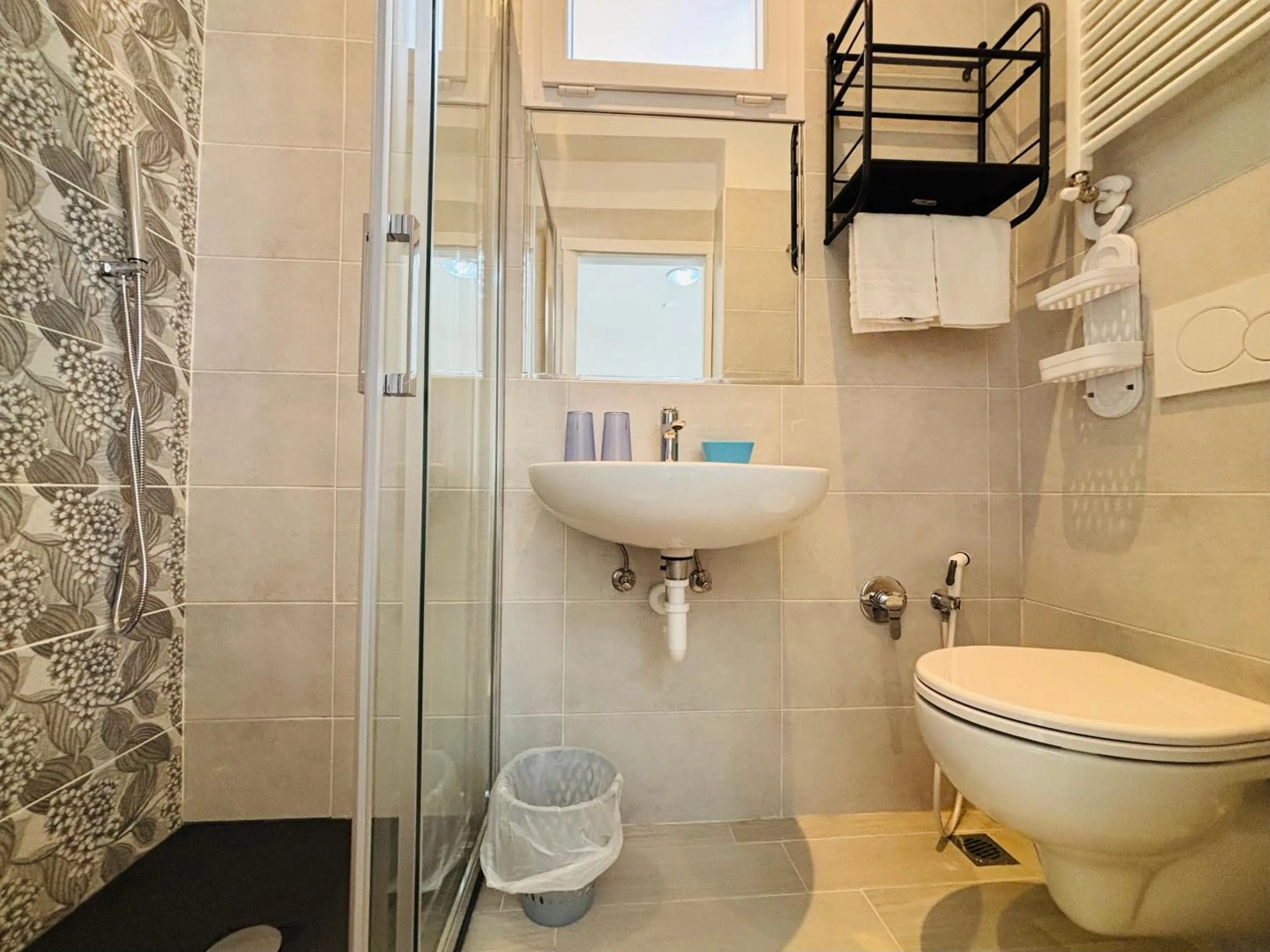 Bathroom in Hotel Iride Apartments & Rooms- ideale per famiglie e coppie