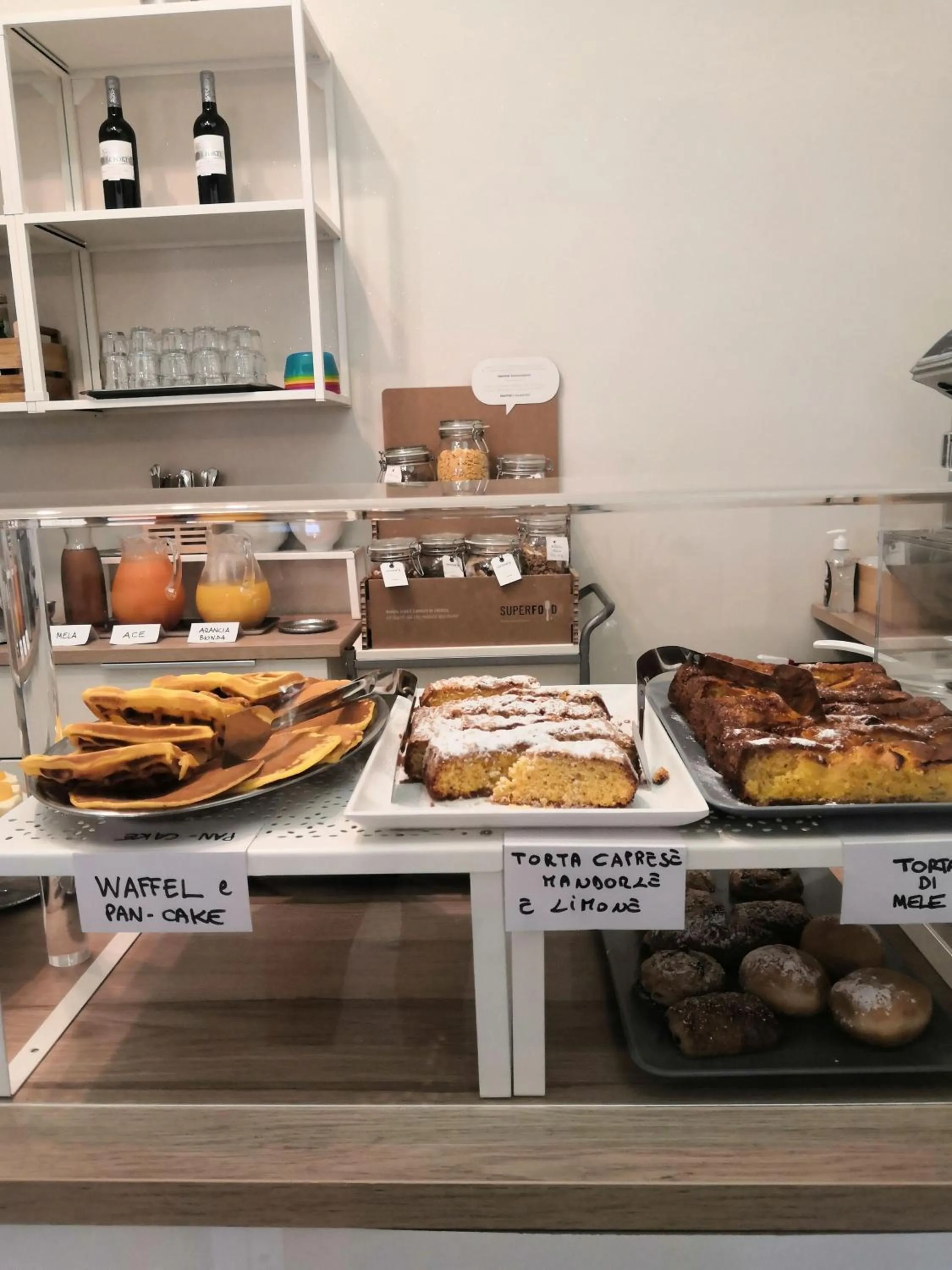 Breakfast in Hotel Iride Apartments & Rooms- ideale per famiglie e coppie