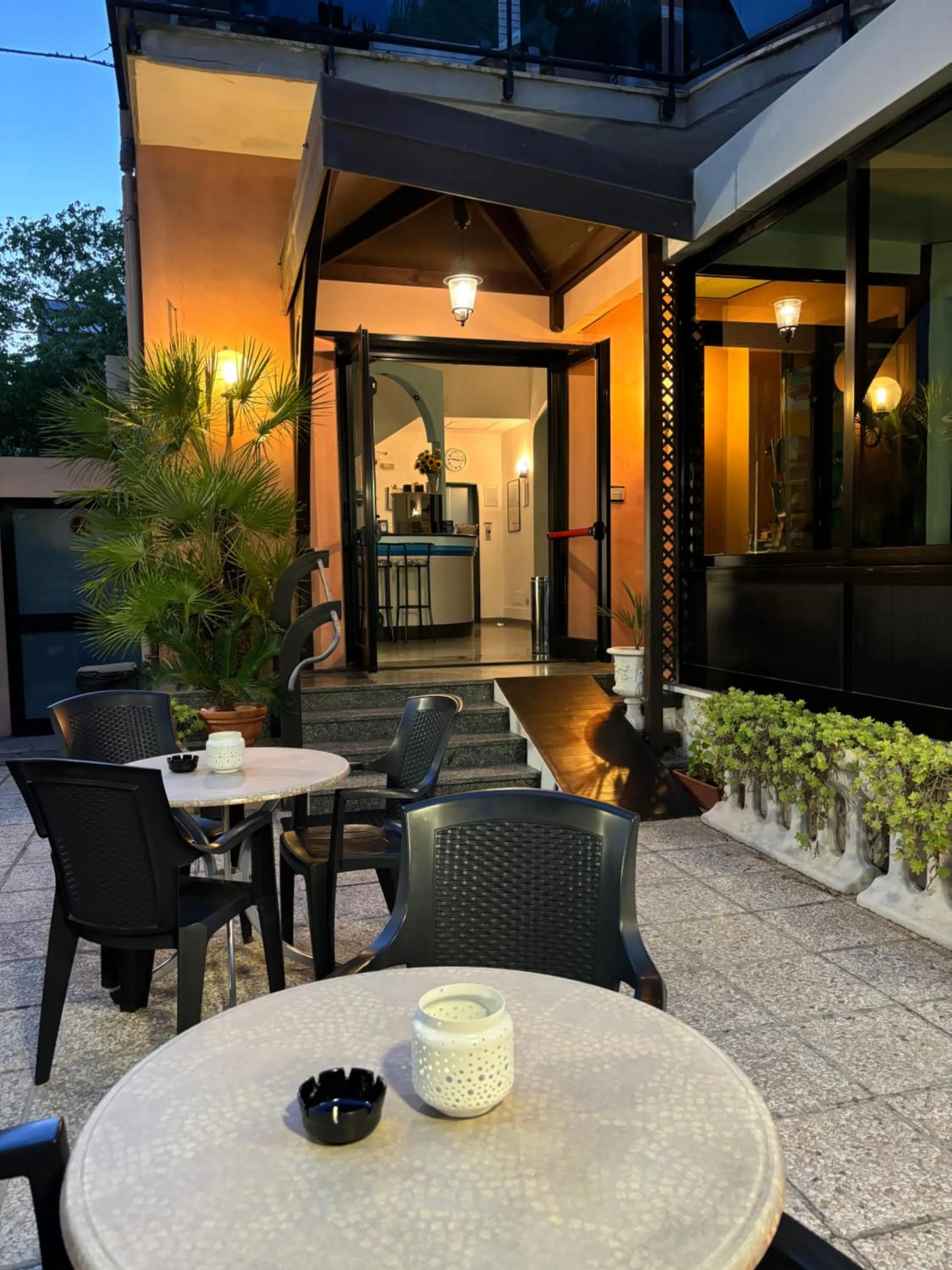 Property building in Hotel Iride Apartments & Rooms- ideale per famiglie e coppie