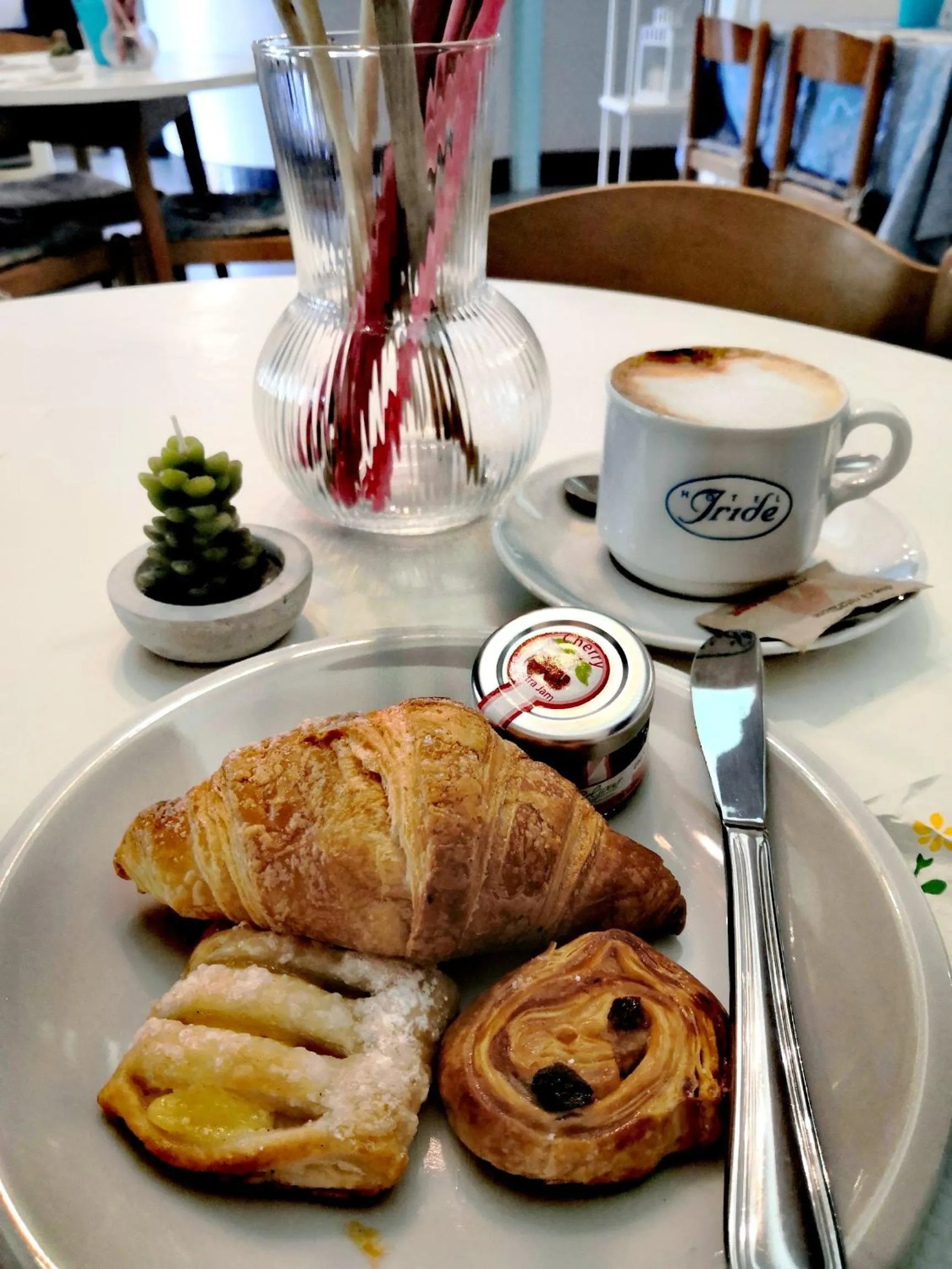 Breakfast in Hotel Iride Apartments & Rooms- ideale per famiglie e coppie