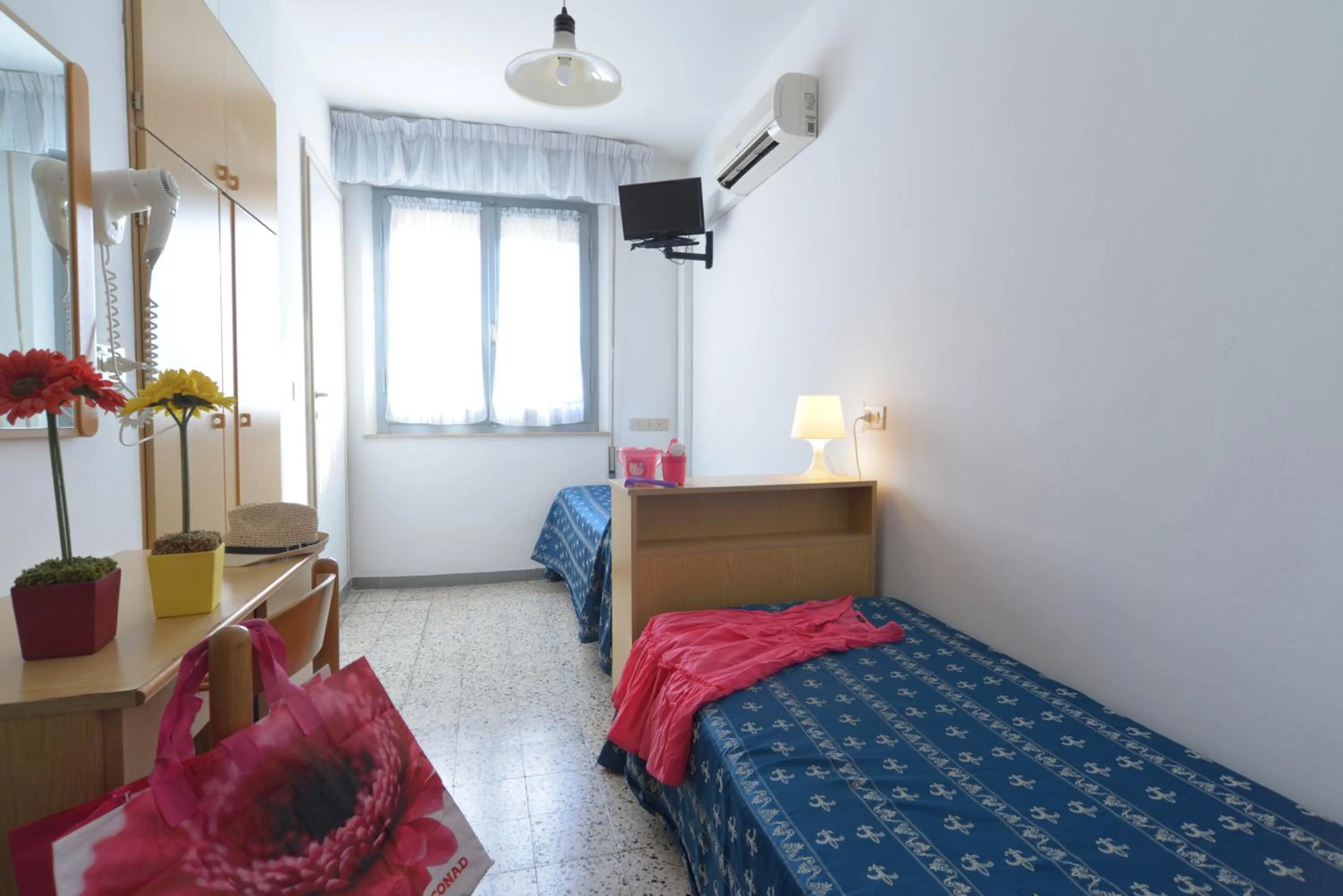 Photo of the whole room, Bed in Hotel Iride Apartments & Rooms- ideale per famiglie e coppie