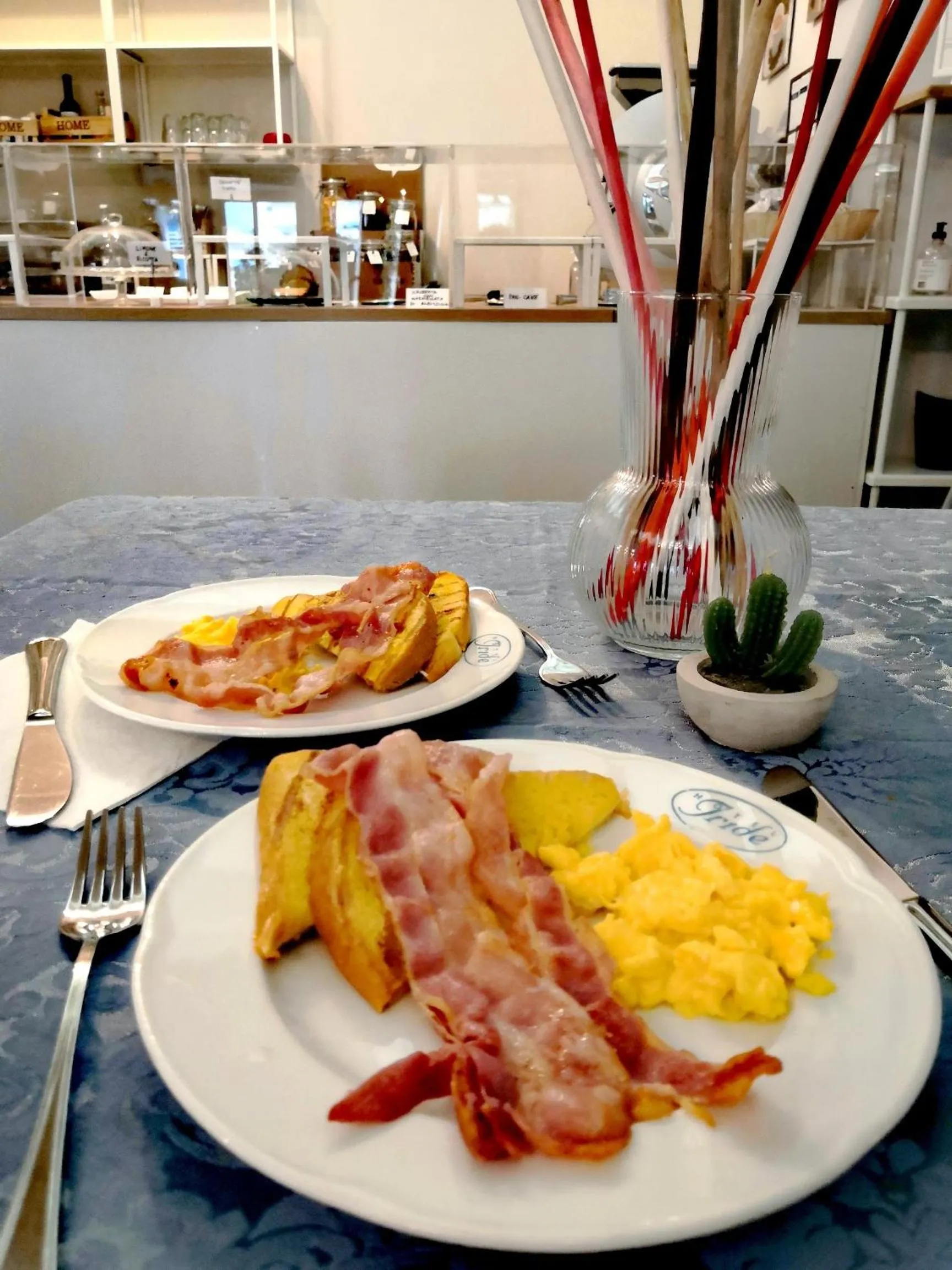 Breakfast in Hotel Iride Apartments & Rooms- ideale per famiglie e coppie