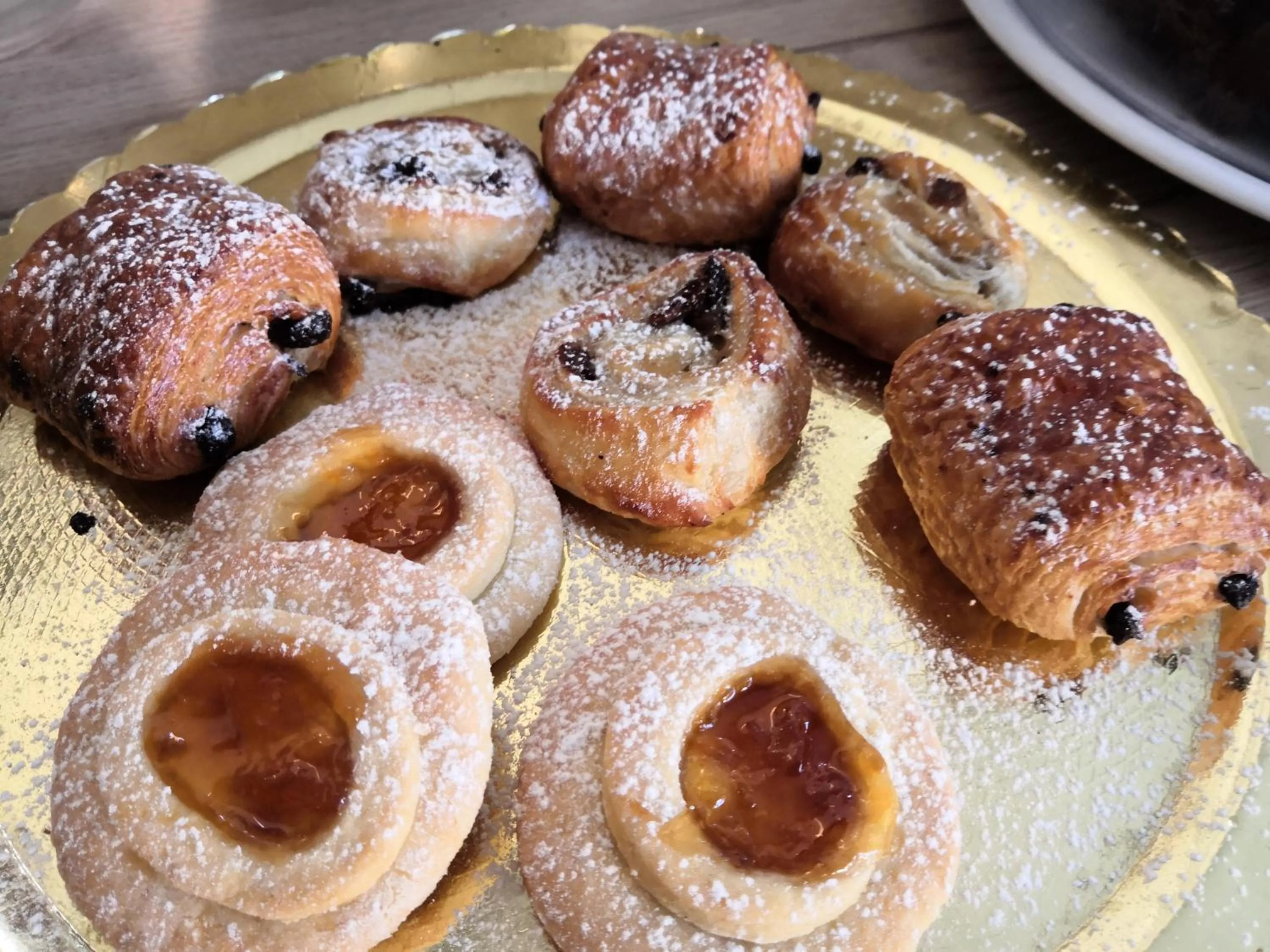 Breakfast in Hotel Iride Apartments & Rooms- ideale per famiglie e coppie