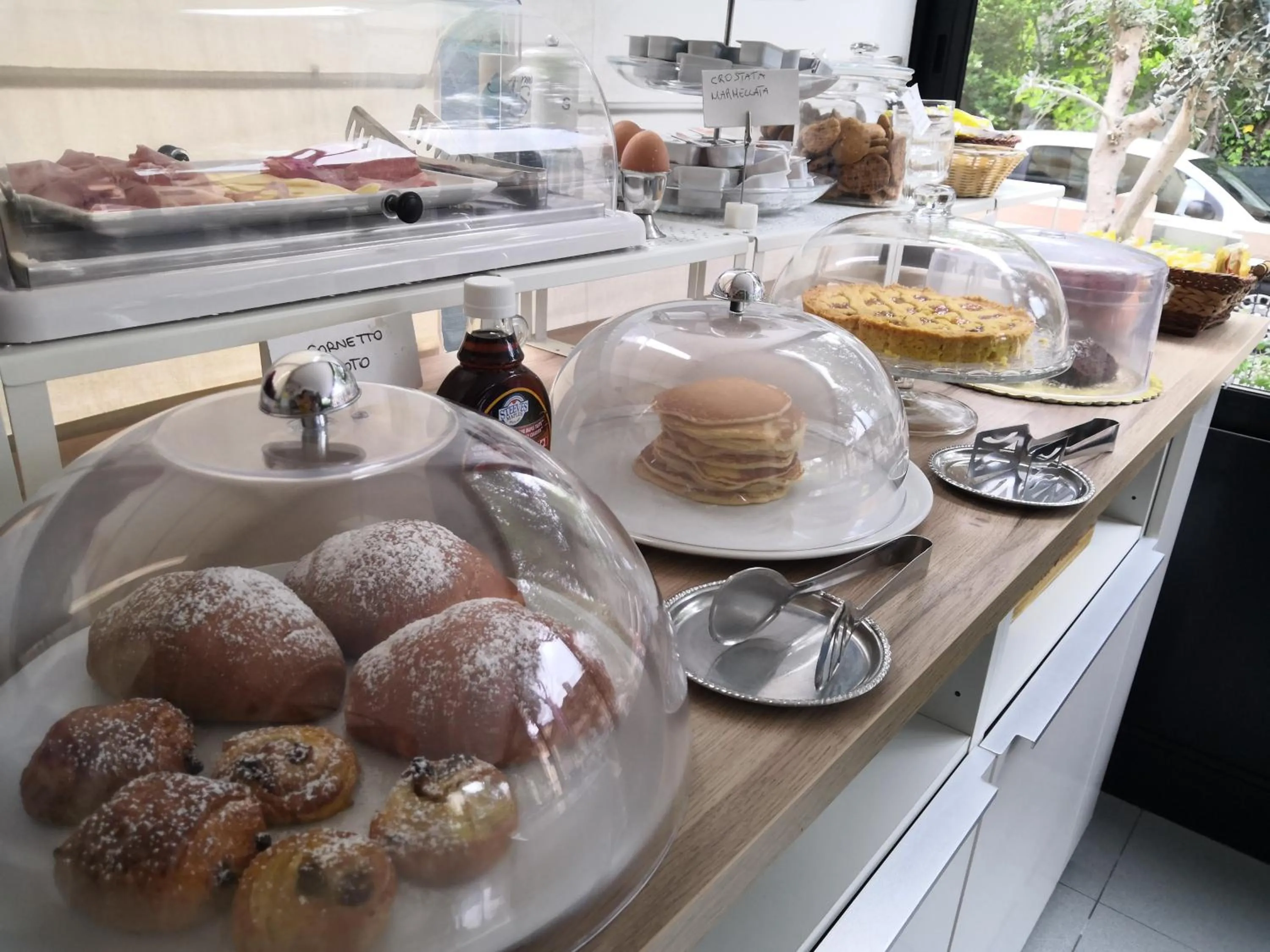Breakfast in Hotel Iride Apartments & Rooms- ideale per famiglie e coppie