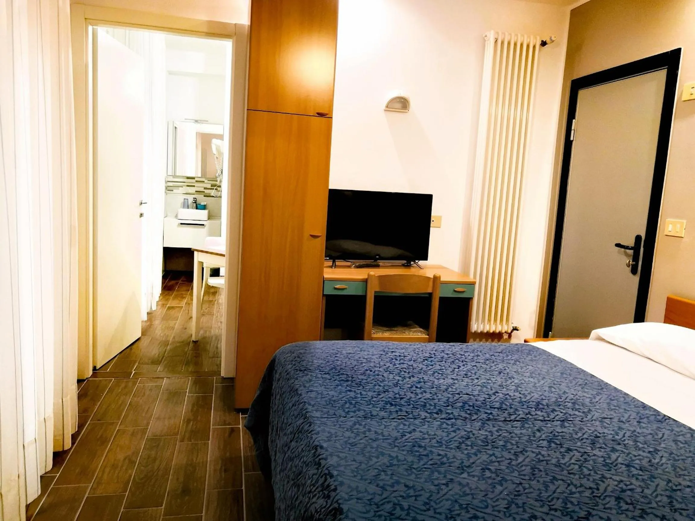 Bed in Hotel Iride Apartments & Rooms- ideale per famiglie e coppie