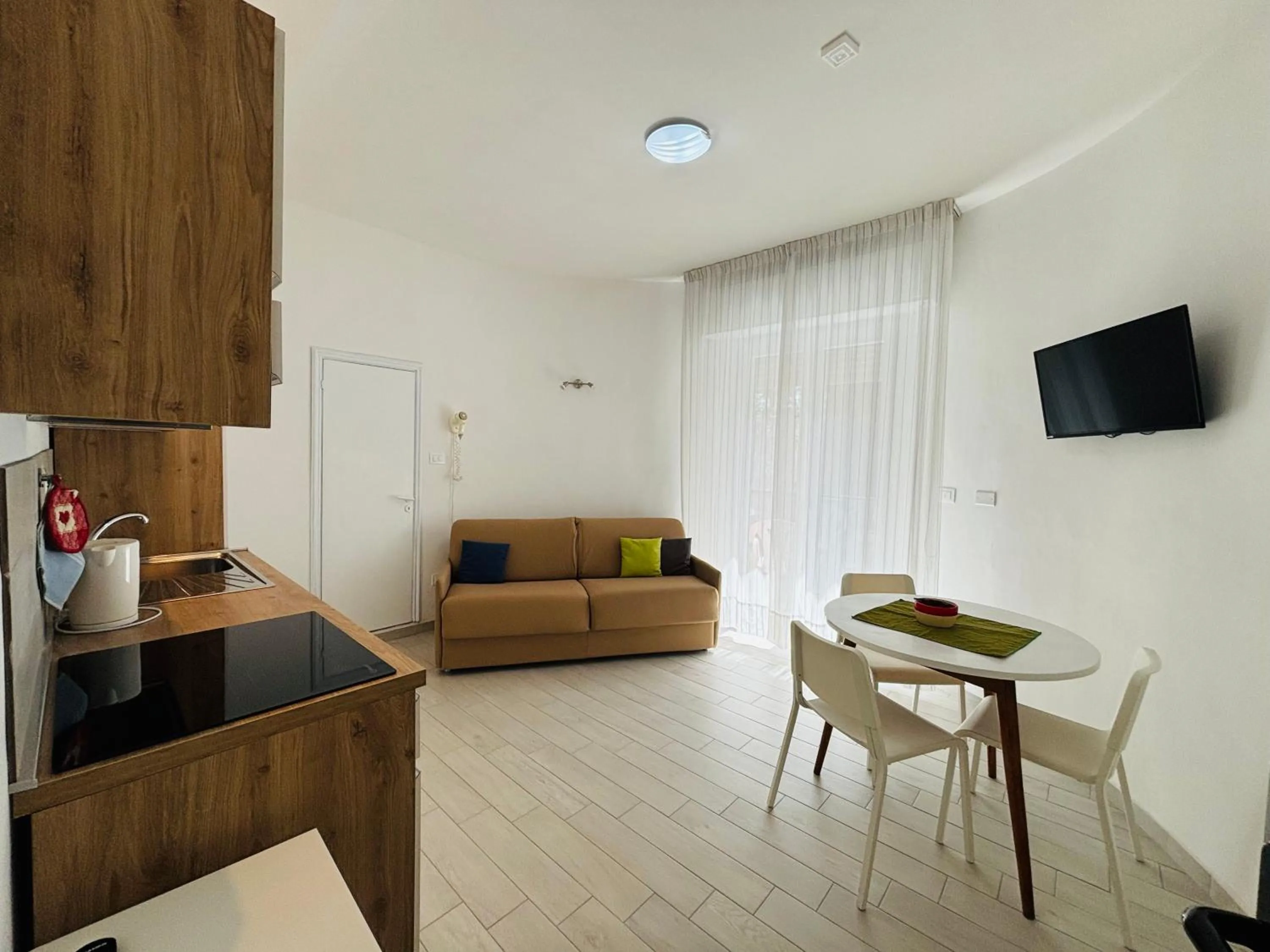 Kitchen or kitchenette in Hotel Iride Apartments & Rooms- ideale per famiglie e coppie