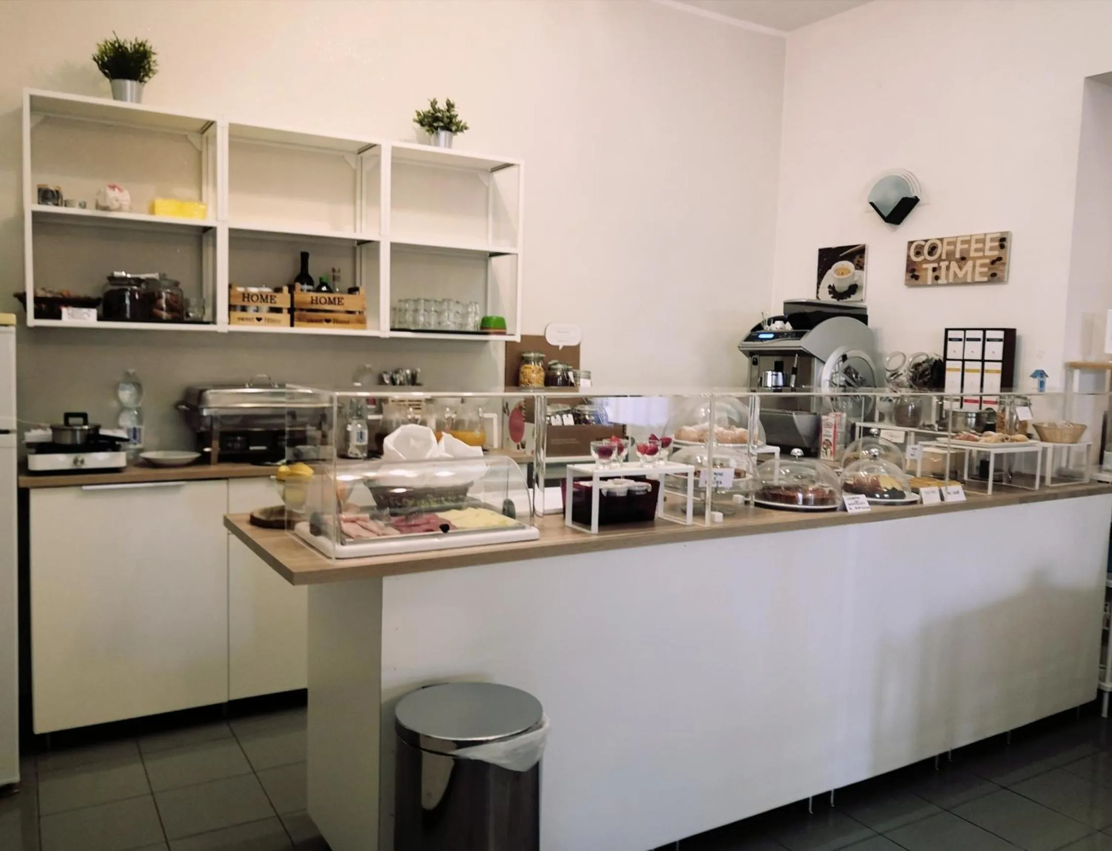 Breakfast in Hotel Iride Apartments & Rooms- ideale per famiglie e coppie