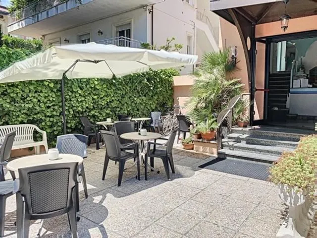 Property building in Hotel Iride Apartments & Rooms- ideale per famiglie e coppie