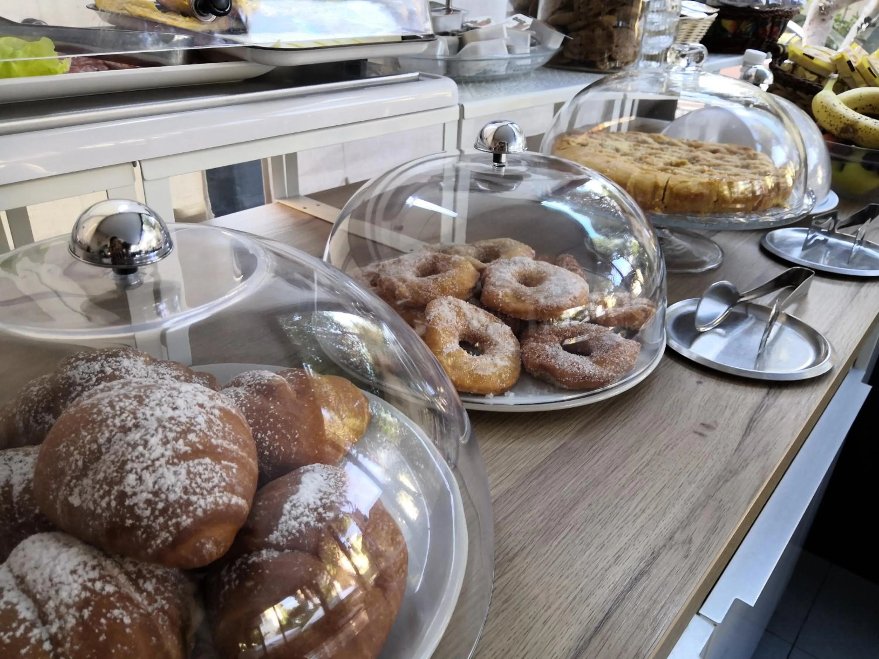 Breakfast in Hotel Iride Apartments & Rooms- ideale per famiglie e coppie