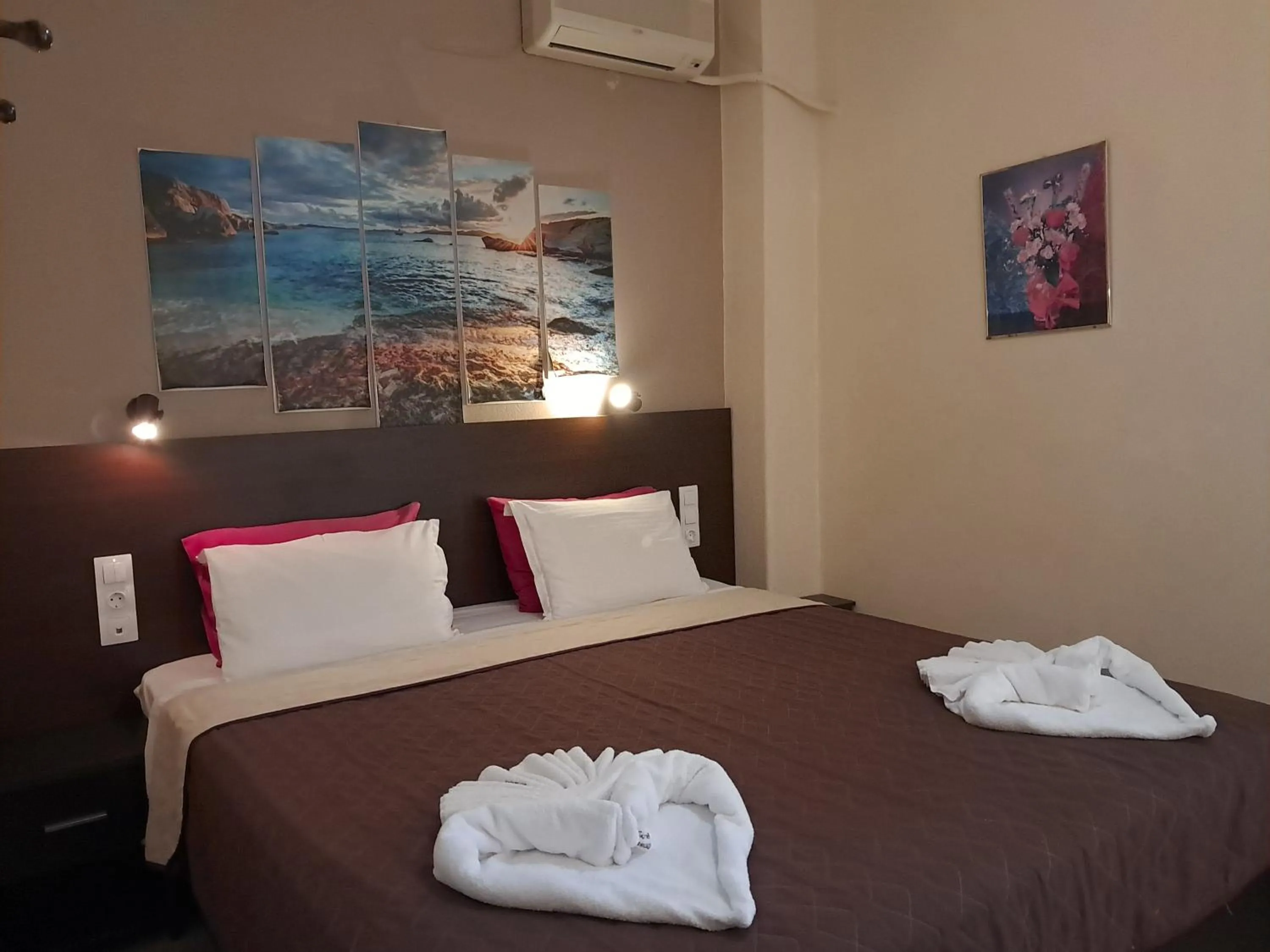 Bedroom, Bed in Gorgona Hotel