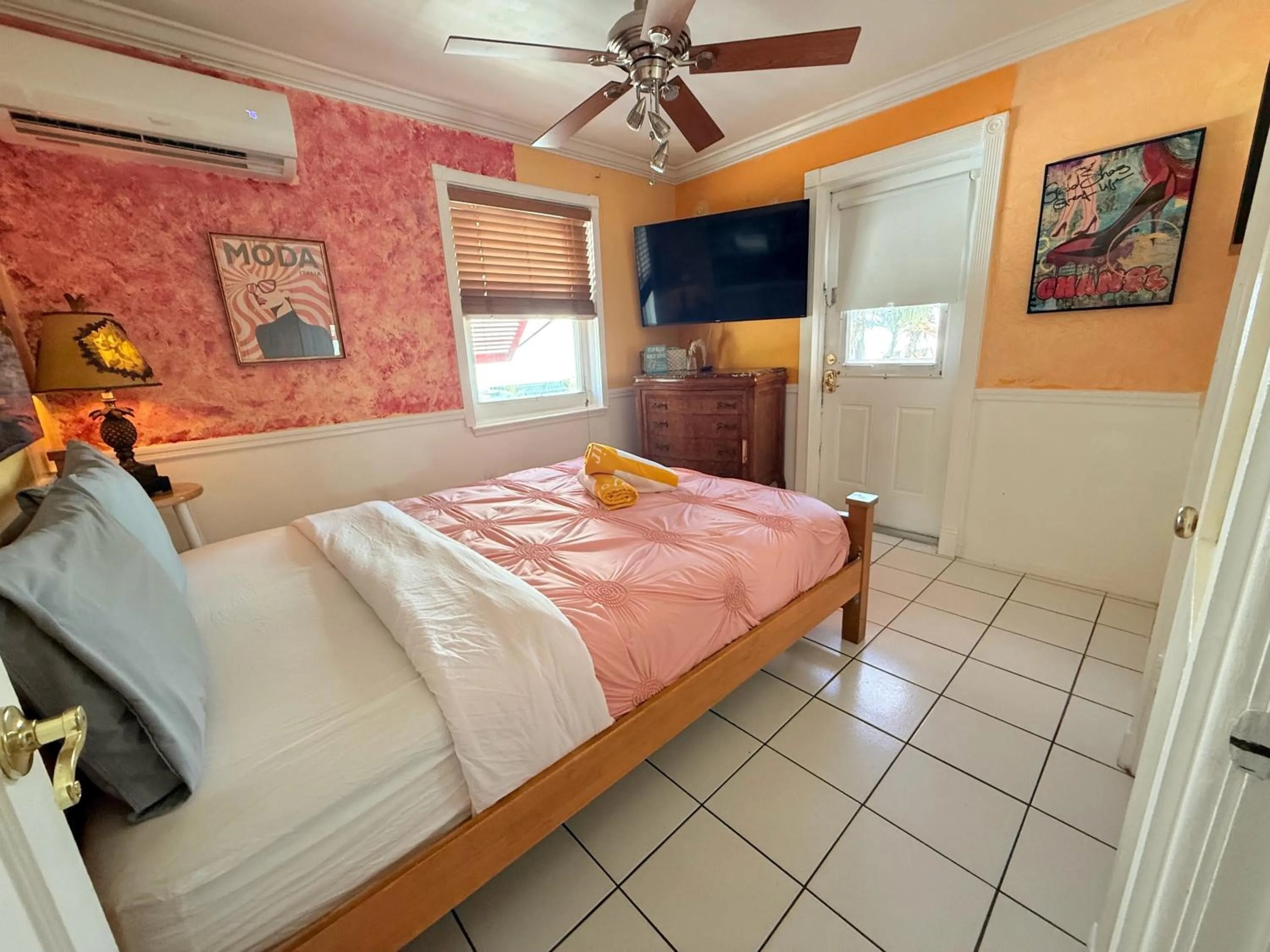 Bedroom, Bed in Sinclair Boutique Hotel