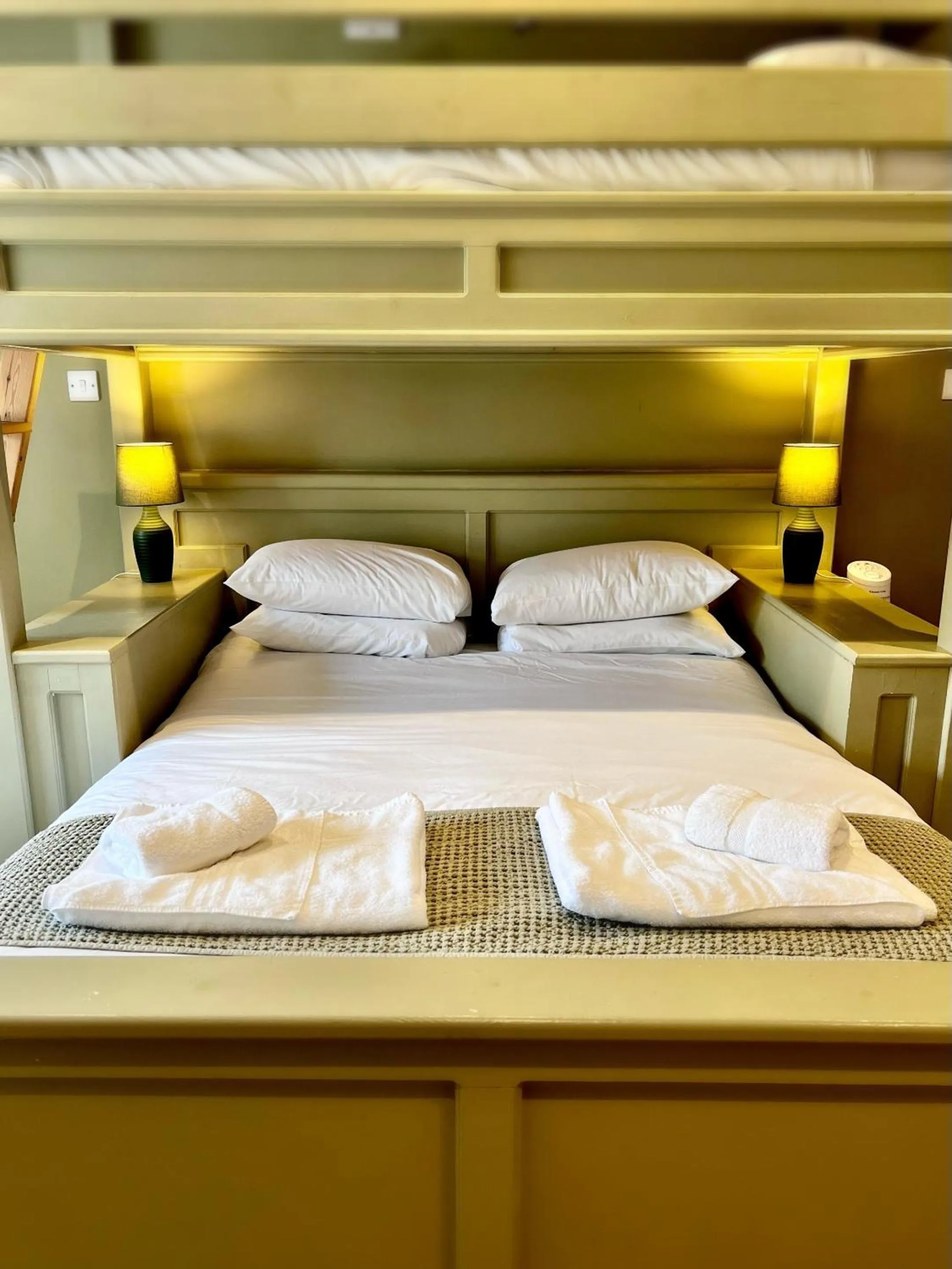 Bedroom, Bed in RIVERBANC