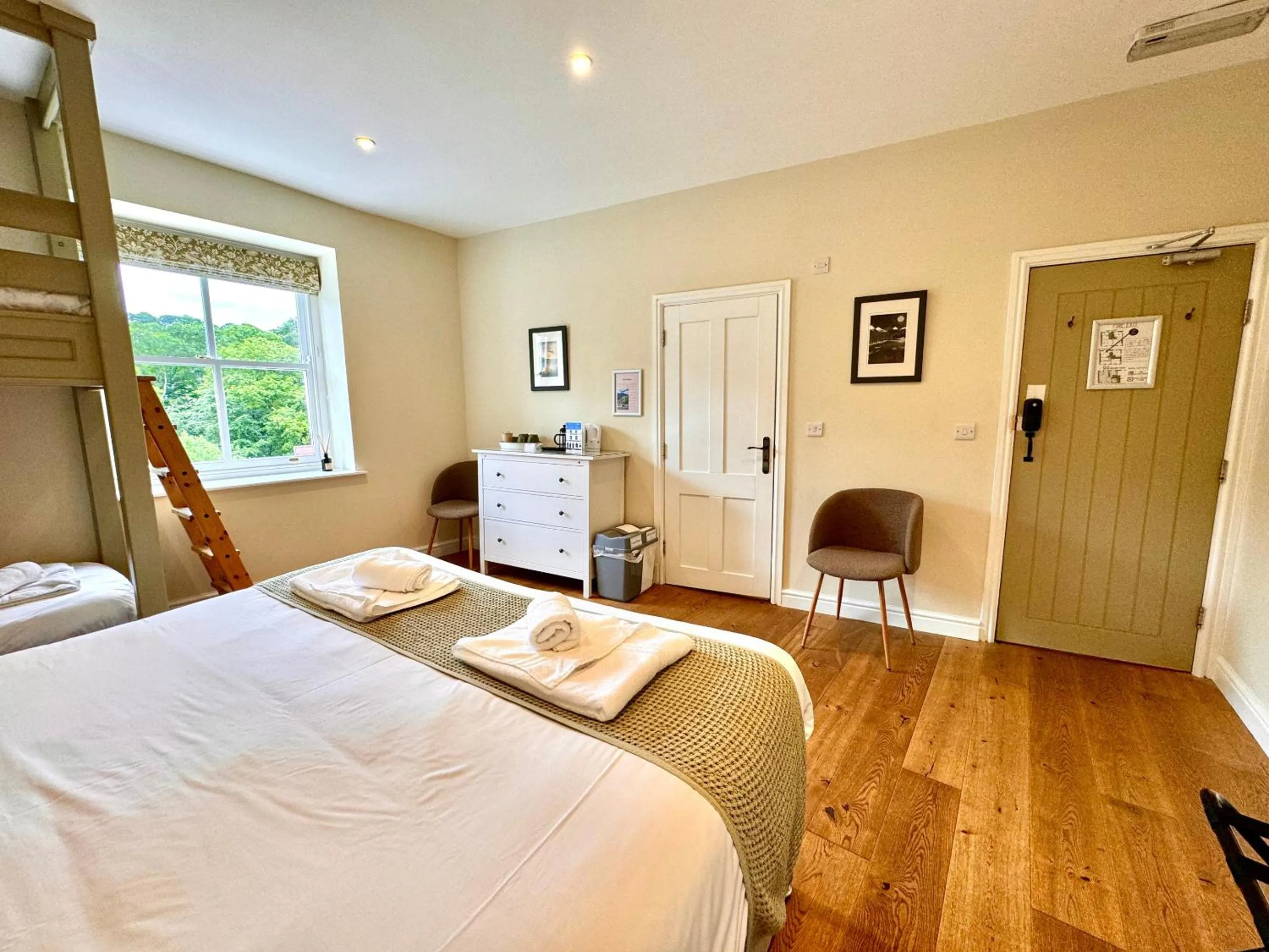 Bedroom, Bed in RIVERBANC