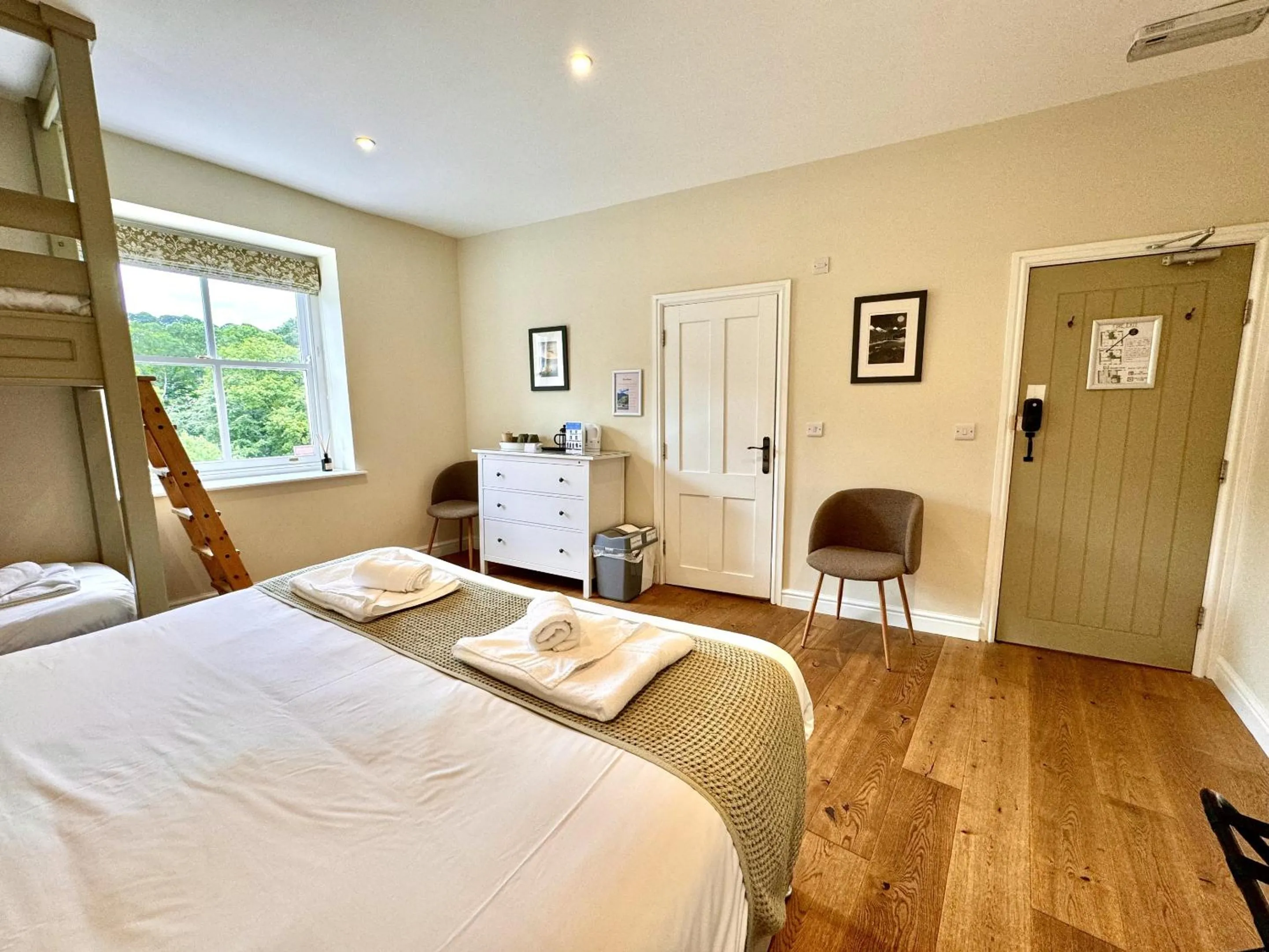 Bedroom, Bed in RIVERBANC