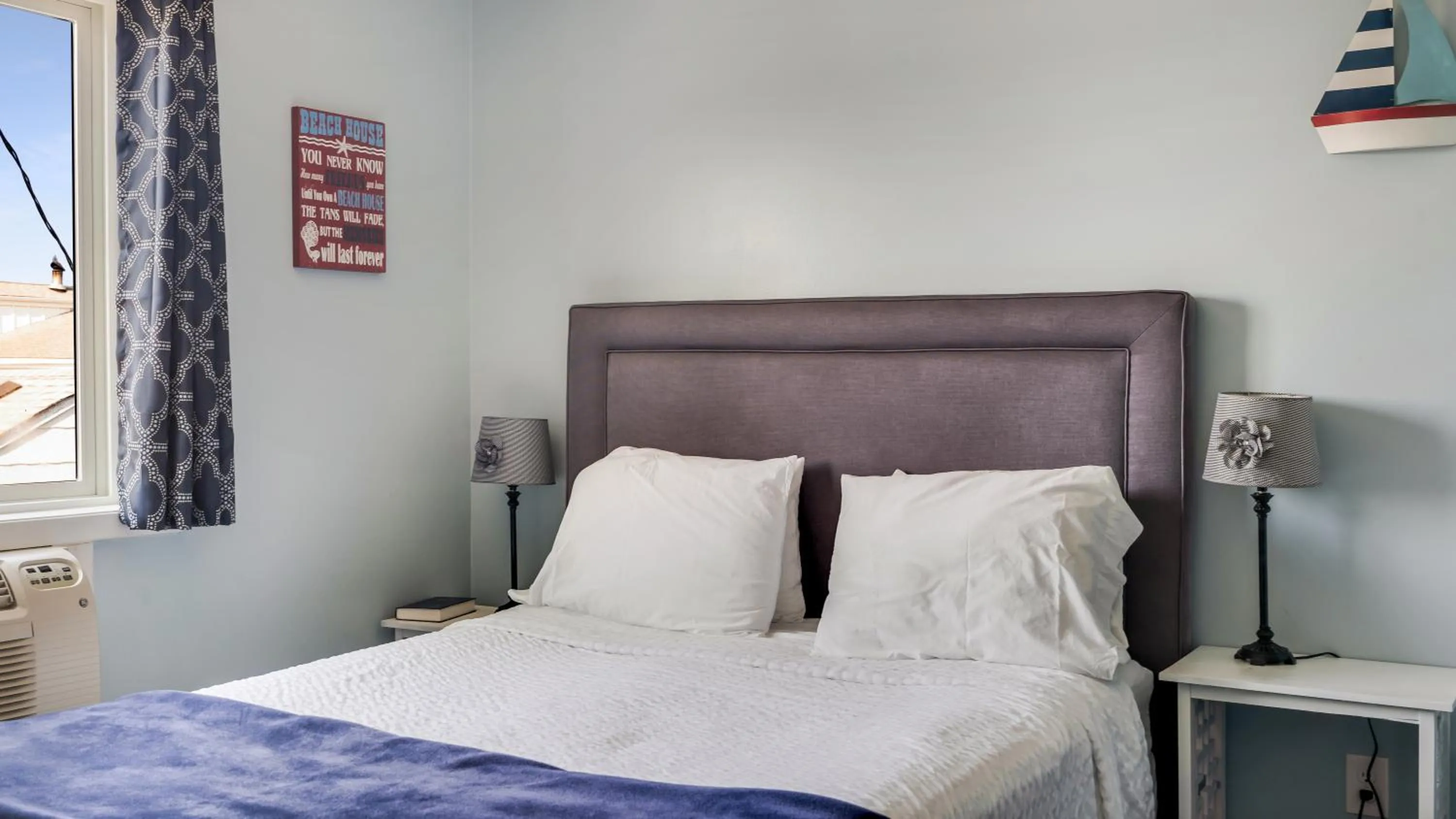 Bed in Montauk Oceanside Suites