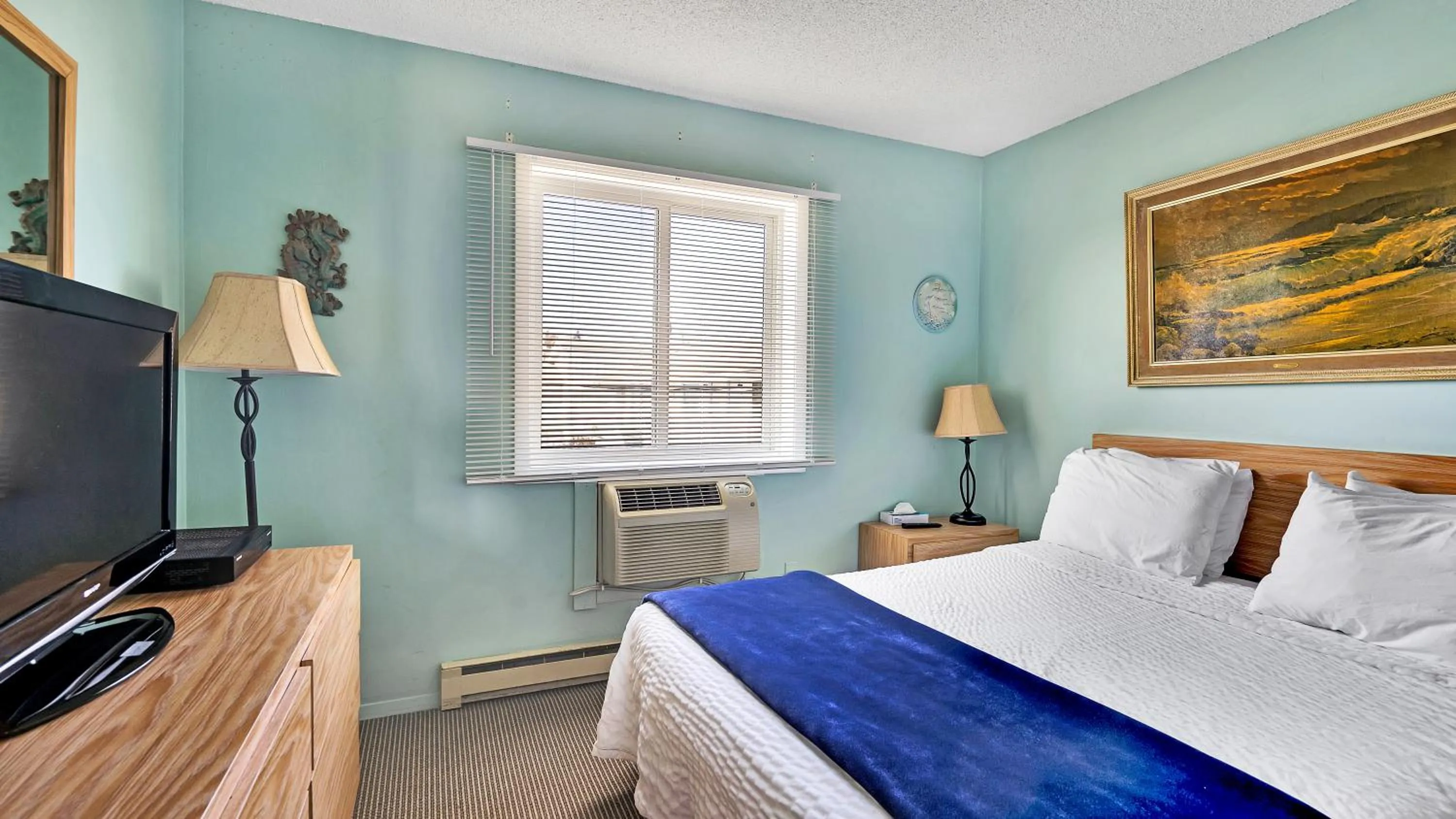 Bed in Montauk Oceanside Suites