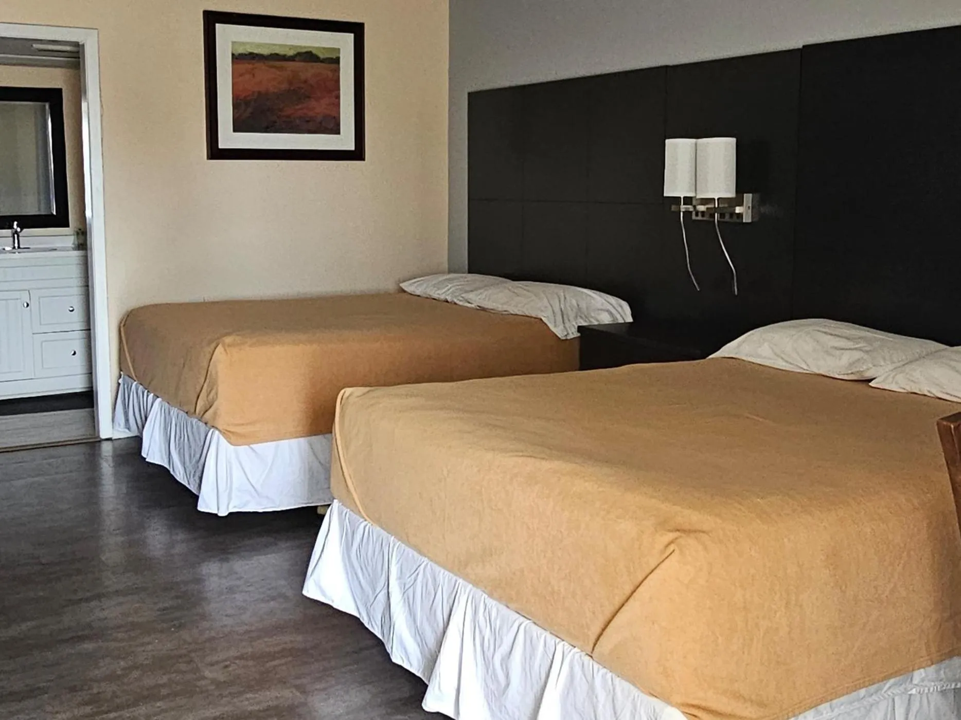 Bed in Town'n Country Motor Inn