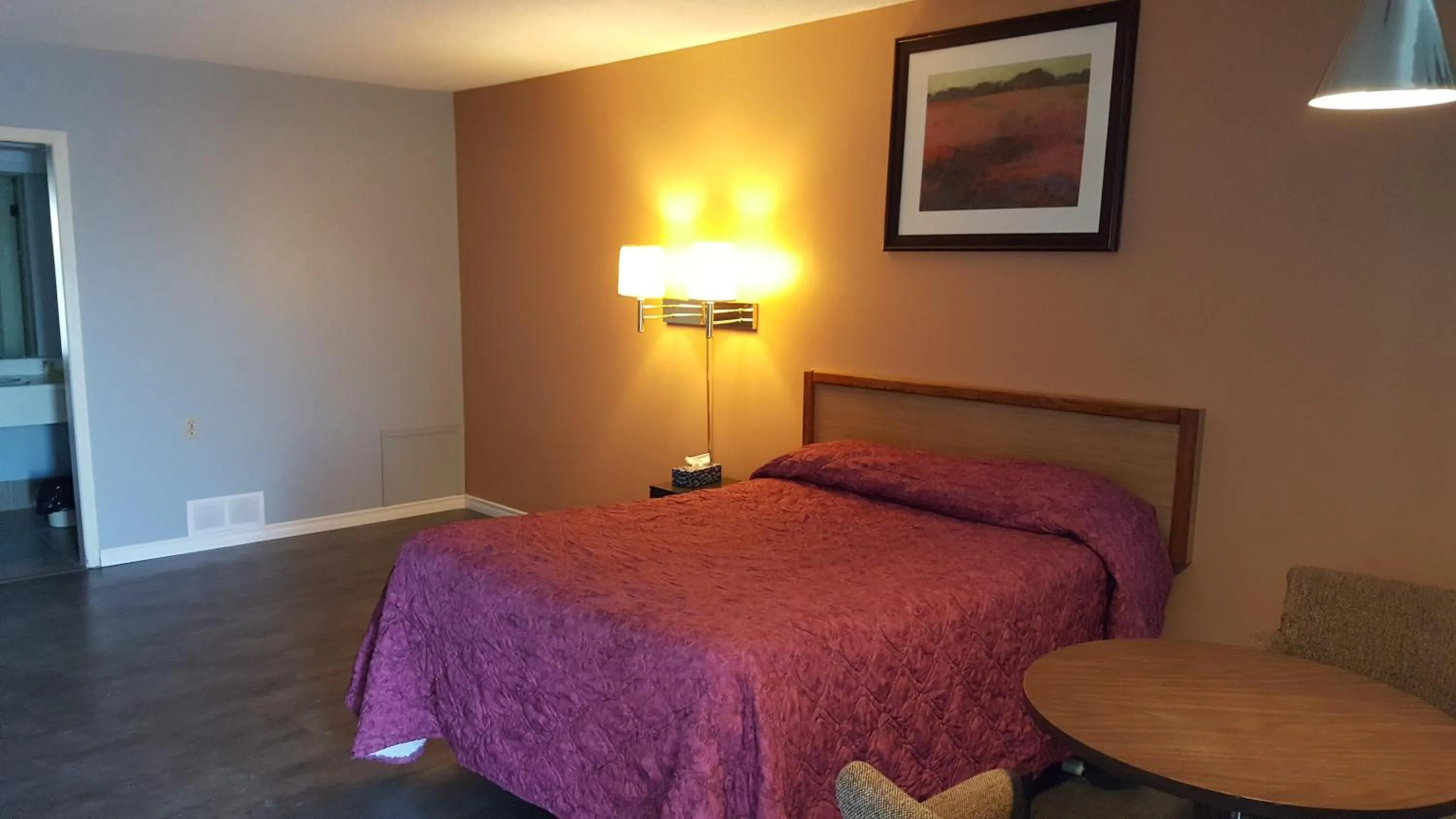 Bed in Town'n Country Motor Inn