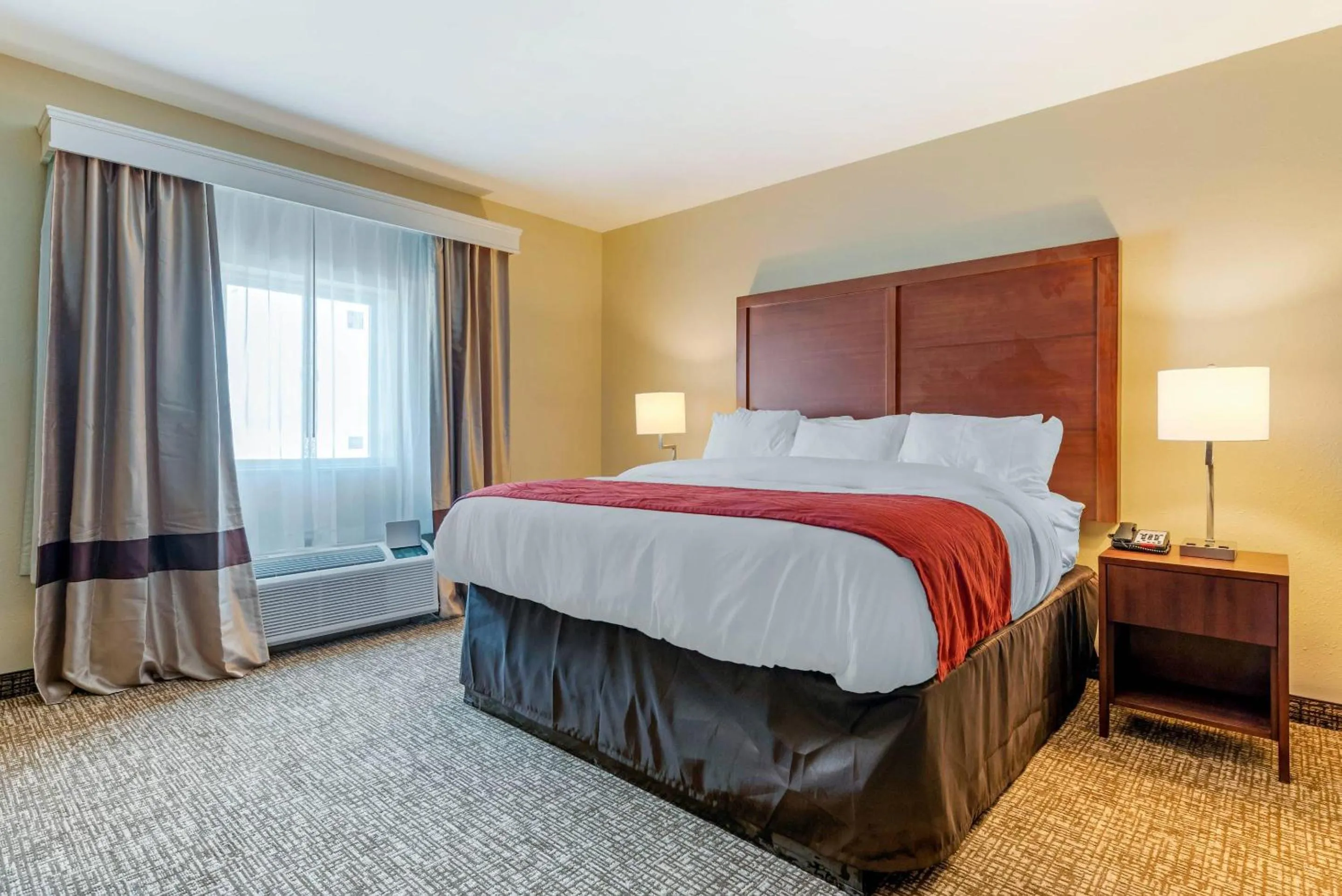 Bedroom, Bed in Comfort Inn & Suites Michigan City South