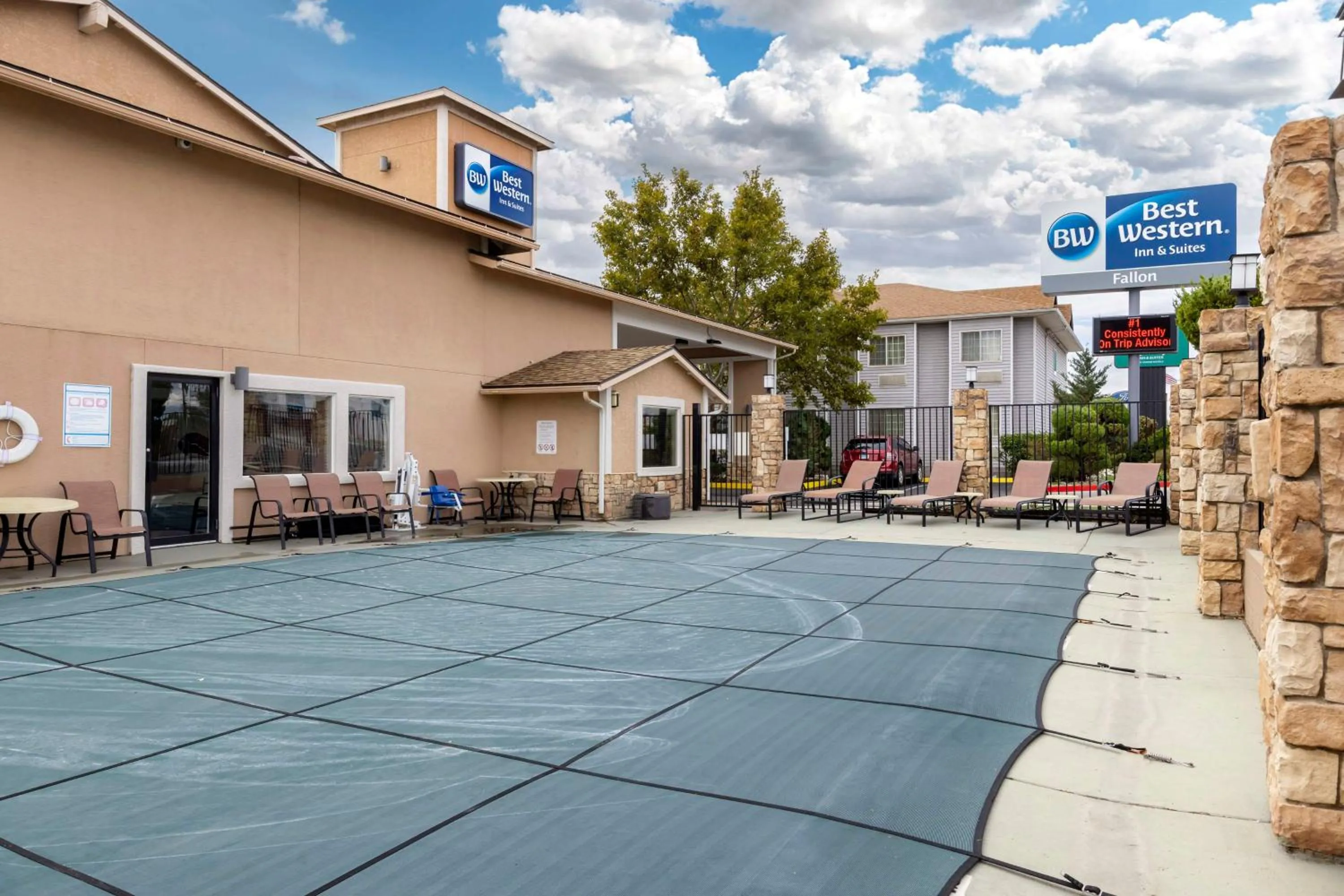 Pool view in Best Western Fallon Inn & Suites